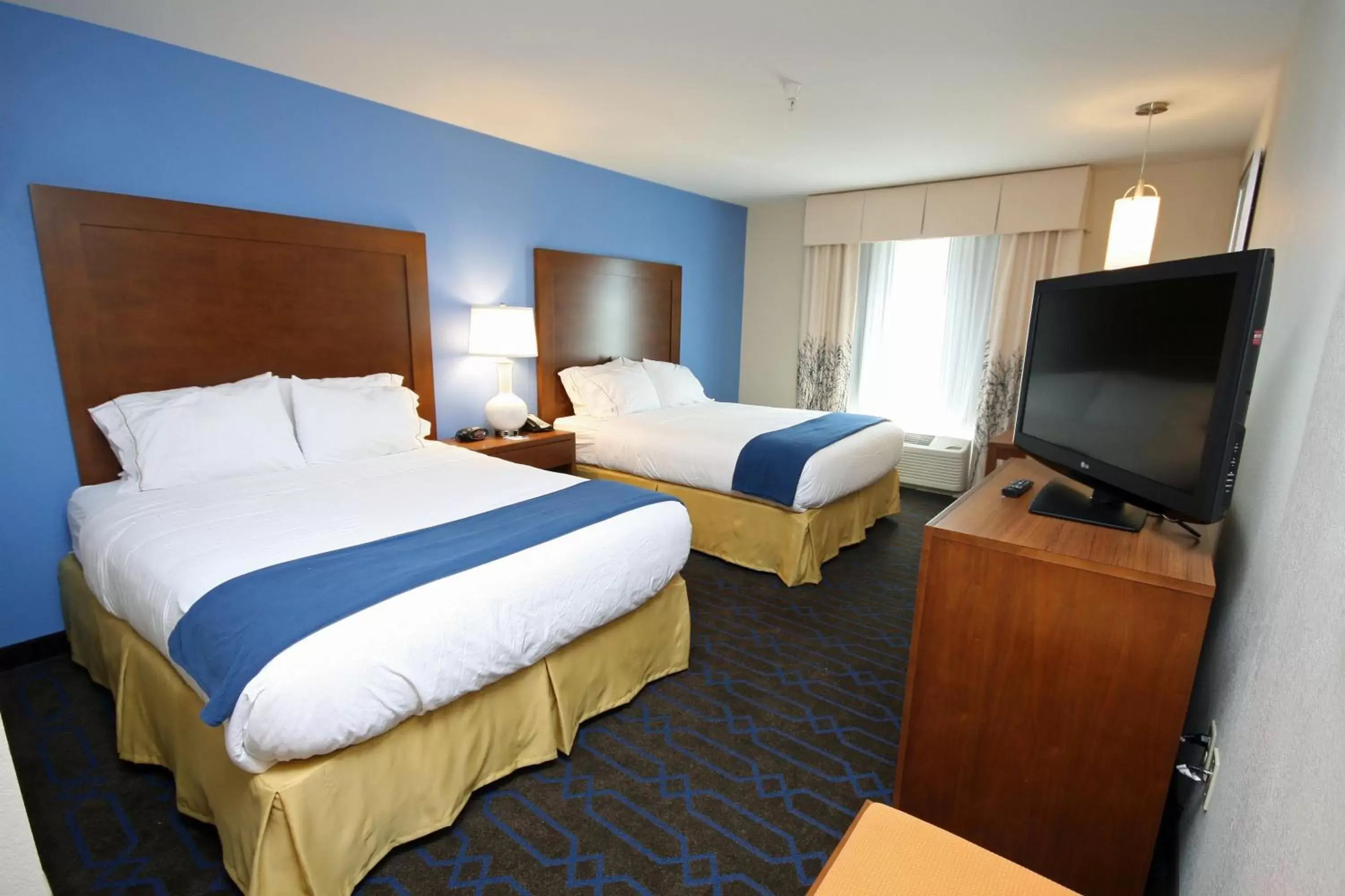 Day, Bed in Holiday Inn Express Hotel & Suites Terre Haute, an IHG Hotel