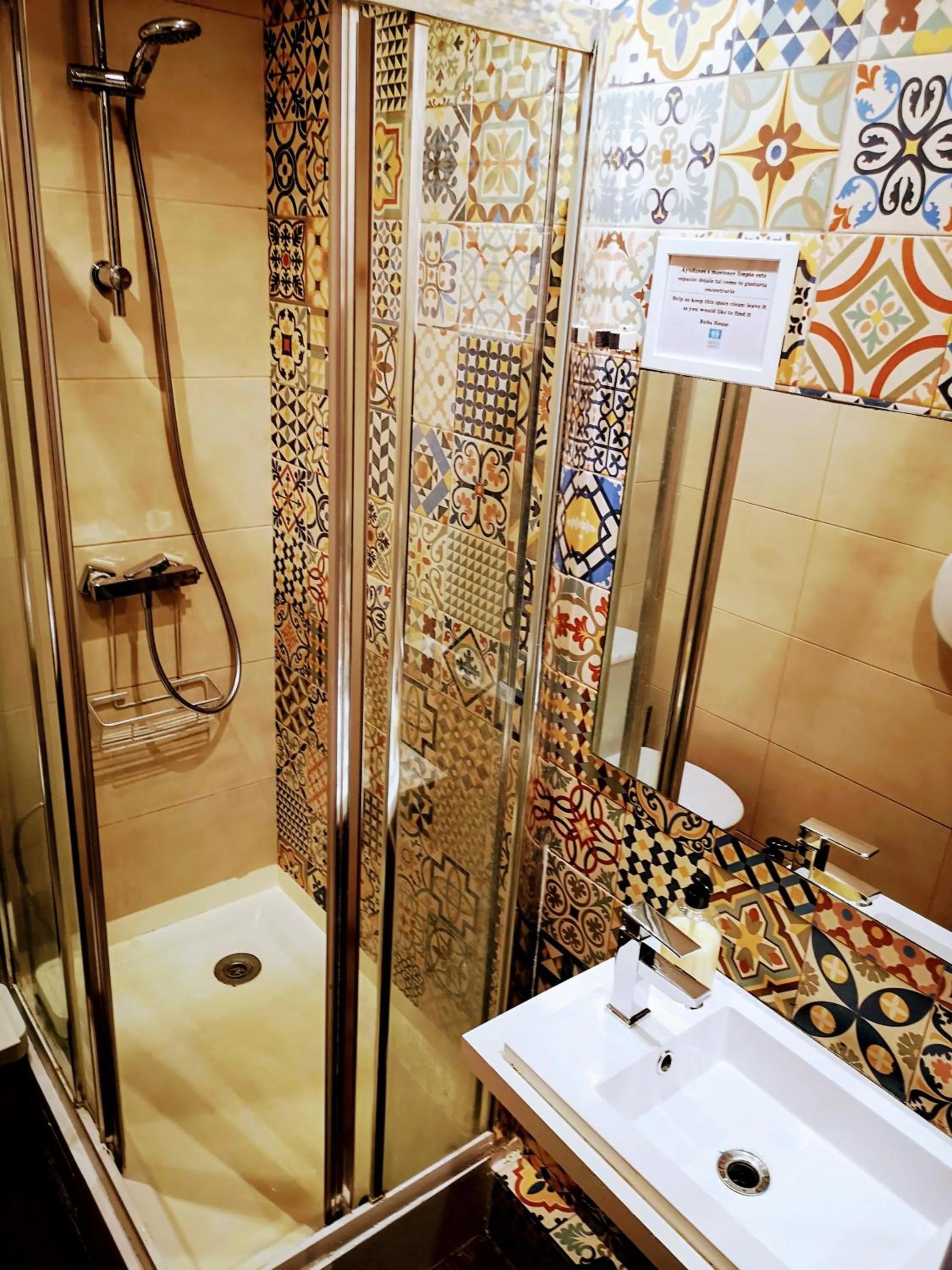 Single Room with Shared Bathroom in Buba House - Women Only Hostel