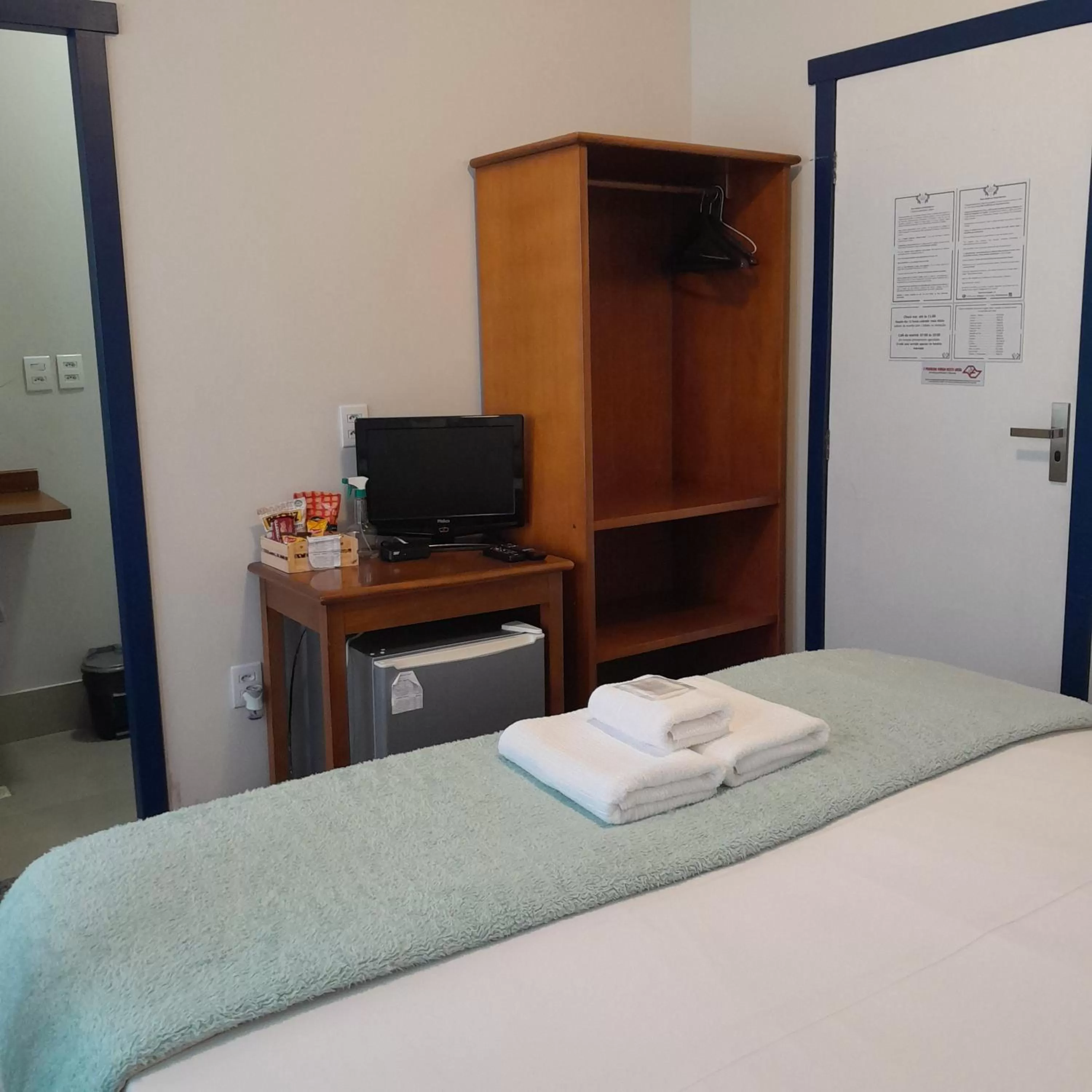 Bed, TV/Entertainment Center in Hotel Barroco Mineiro