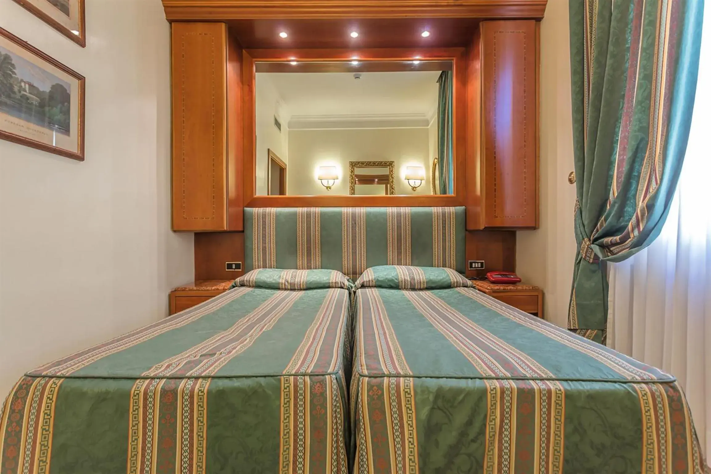 Bedroom, Bed in Raeli Hotel Luce