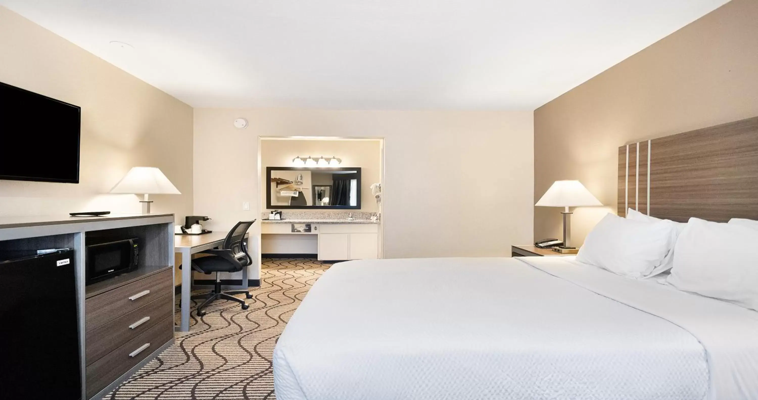 Bedroom, Bed in SureStay Plus Hotel by Best Western Sacramento North