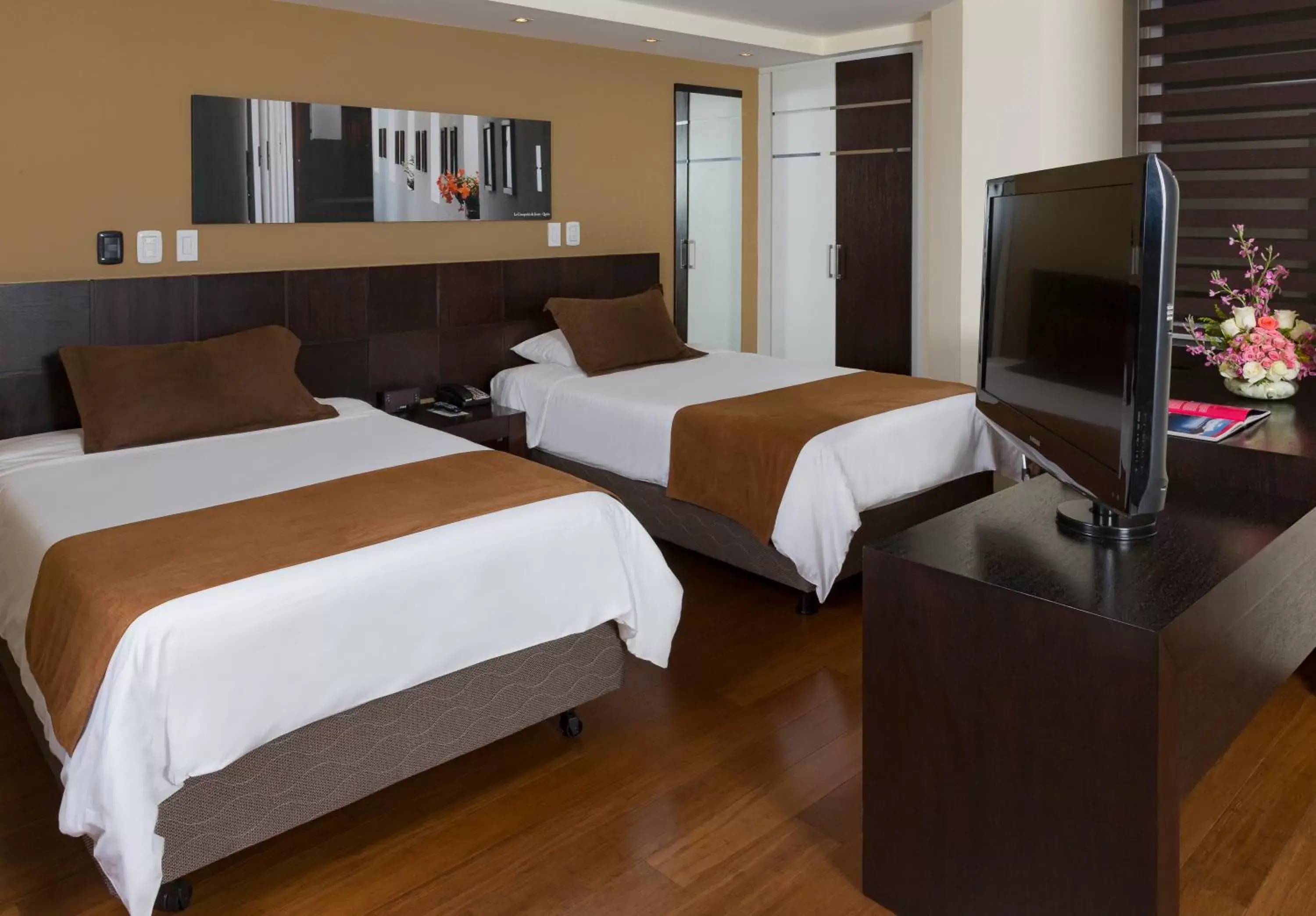 Lobby or reception, Bed in Mercure Alameda Quito
