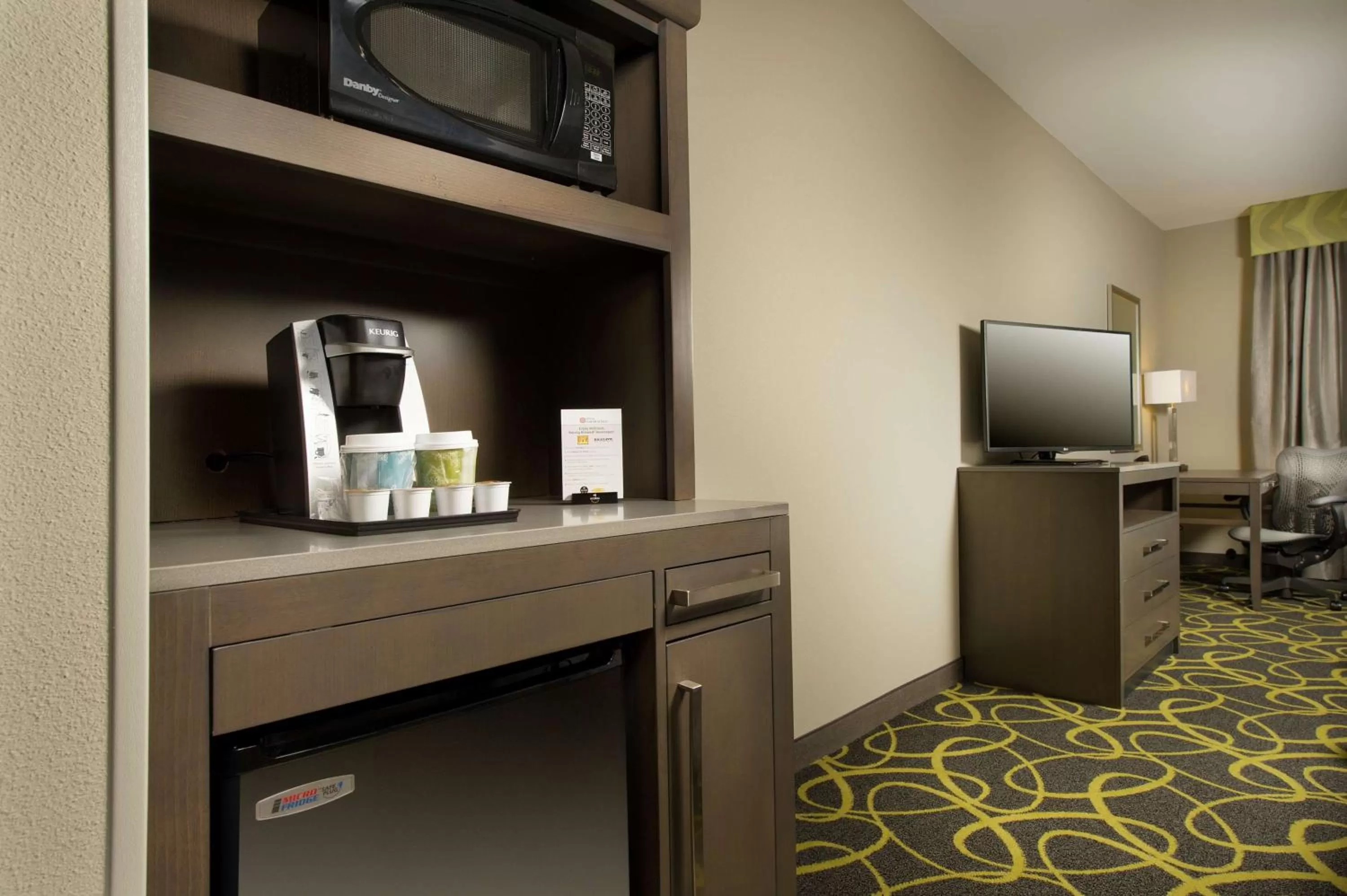 Kitchen or kitchenette in Hilton Garden Inn College Station