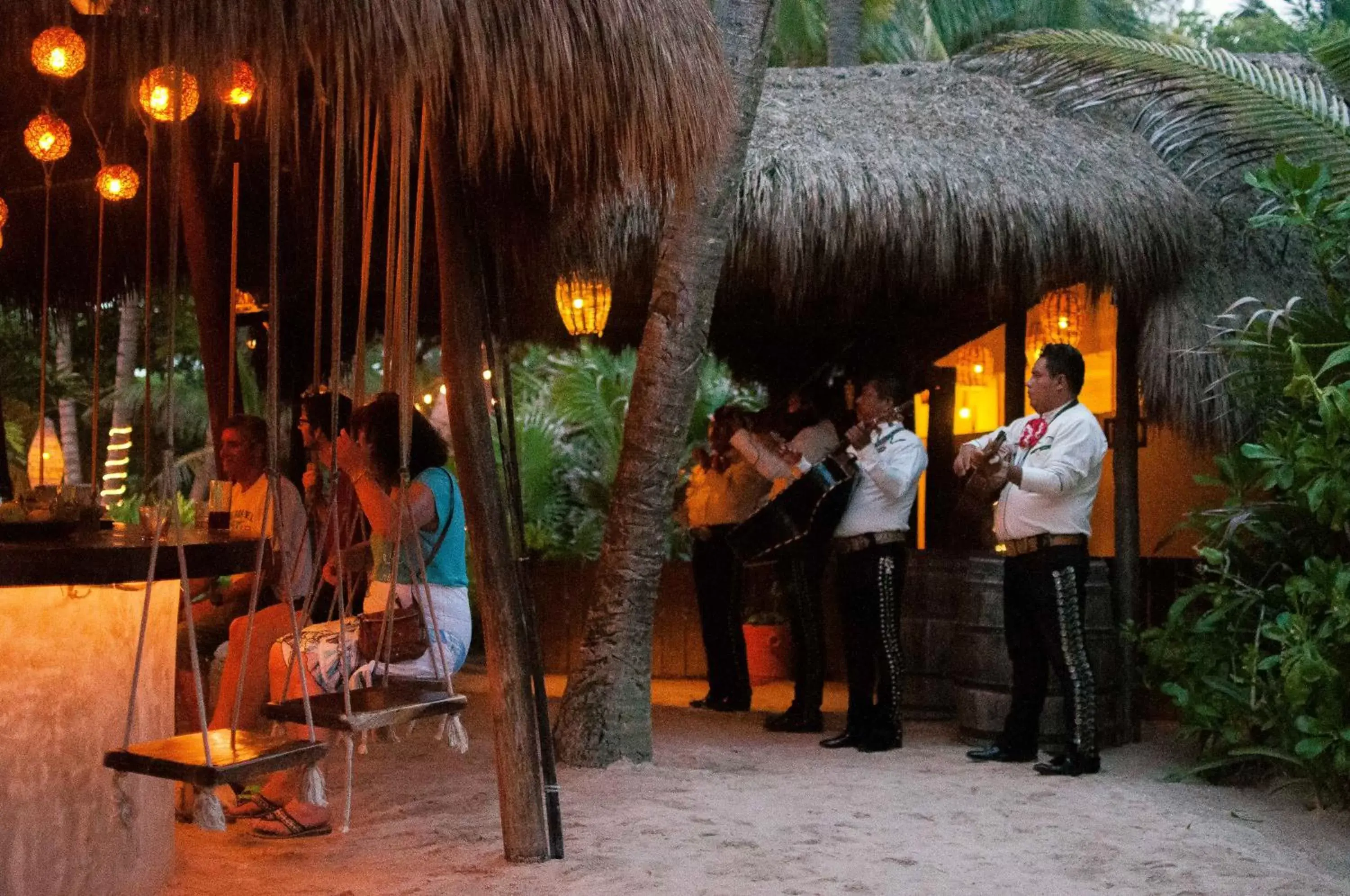 Restaurant/places to eat, Guests in The Beach Tulum