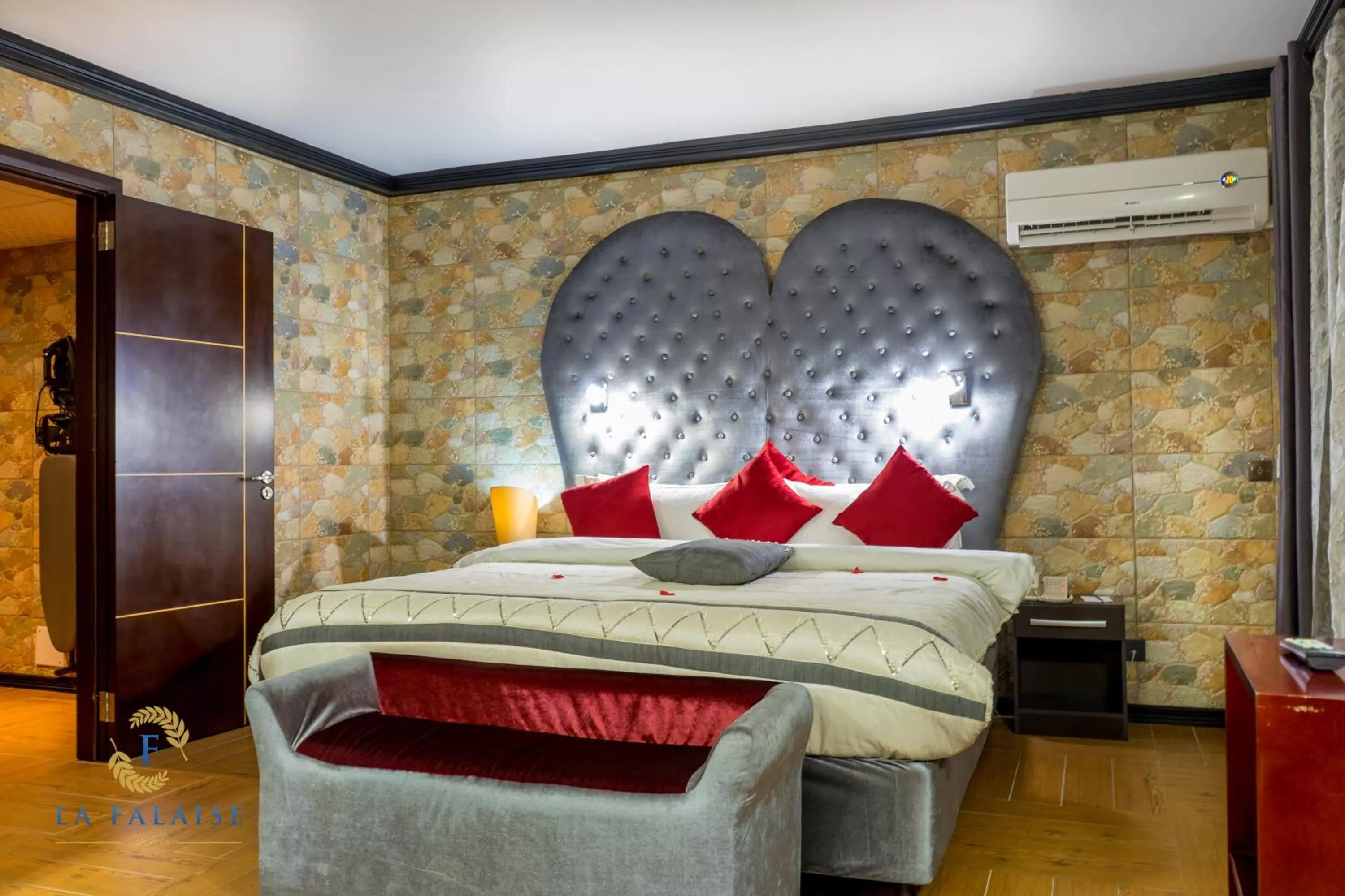 Bed in Hotel Résidence La Falaise