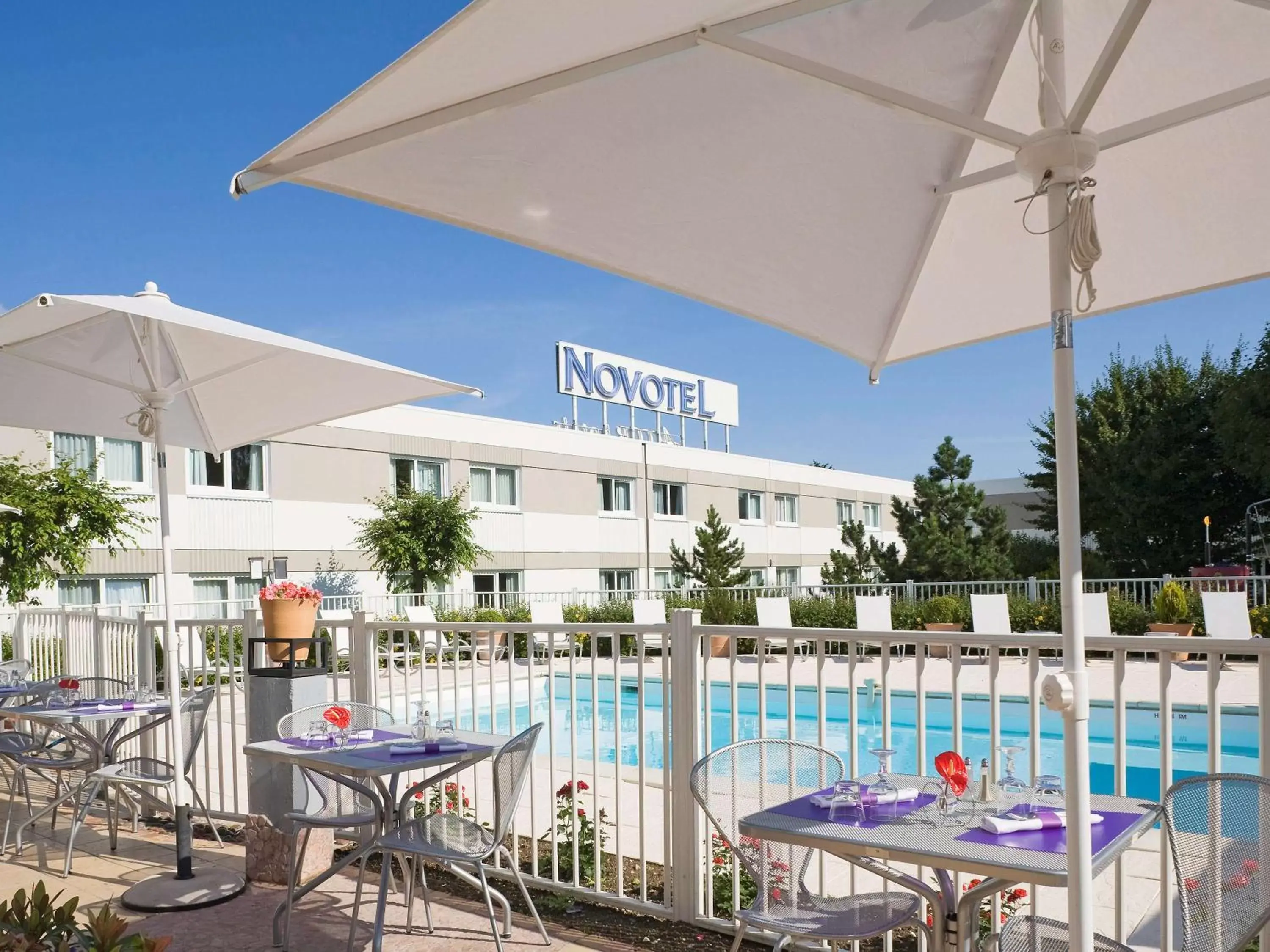 On site, Swimming Pool in Novotel Amiens Pôle Jules Verne