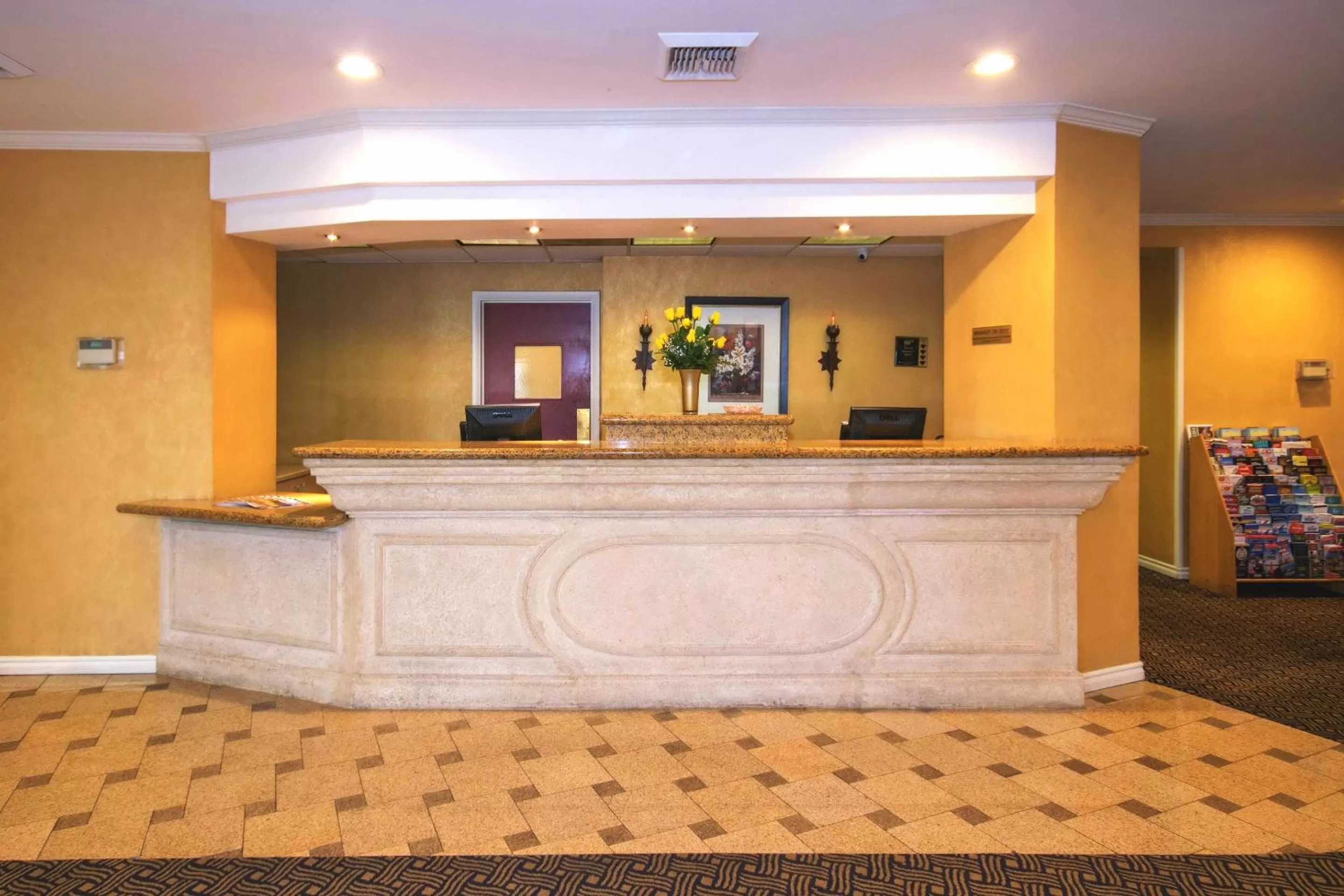 Lobby or reception in Oakland Airport Executive Hotel