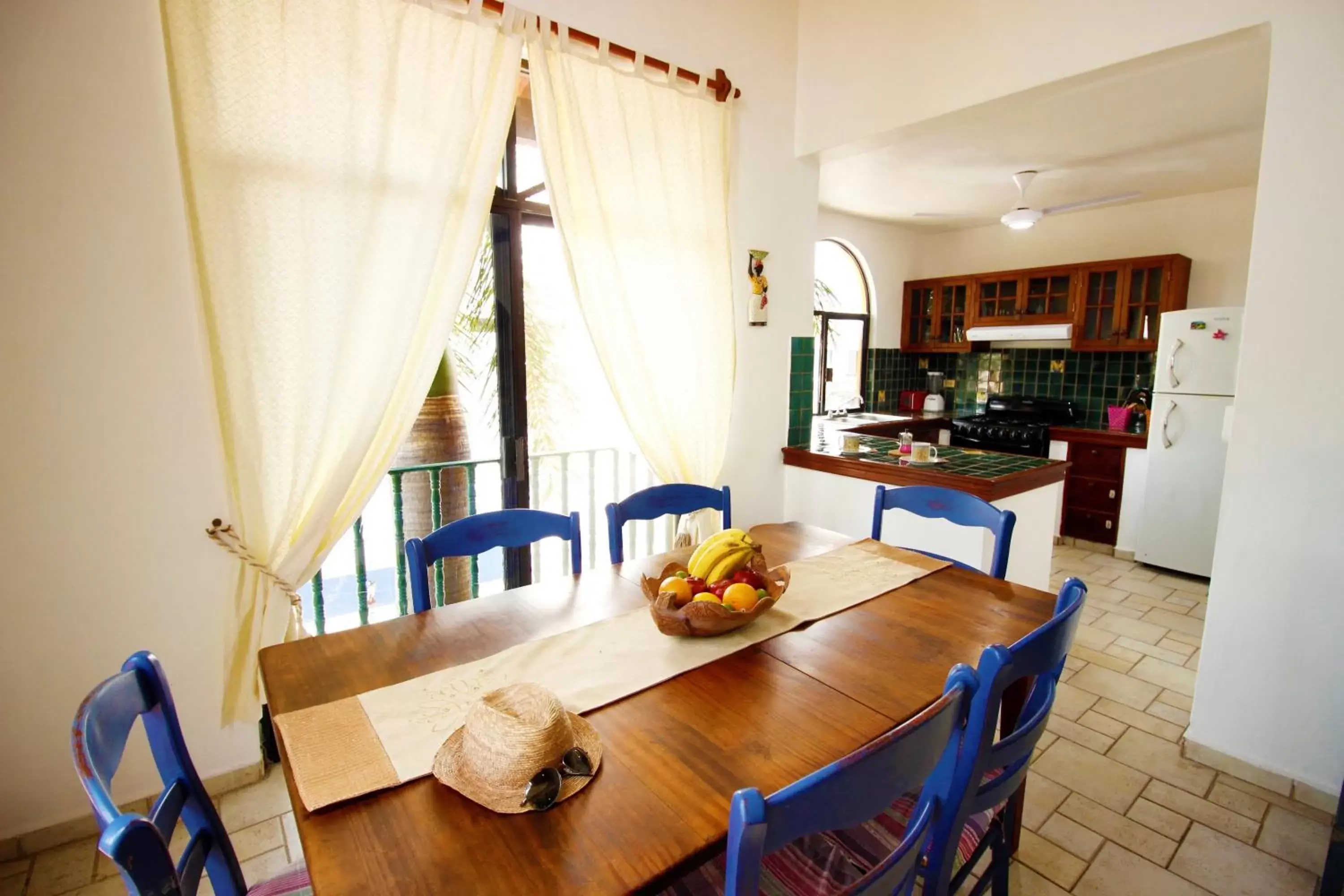 Communal lounge/ TV room, Dining Area in Maya Vacanze Playa Alegria