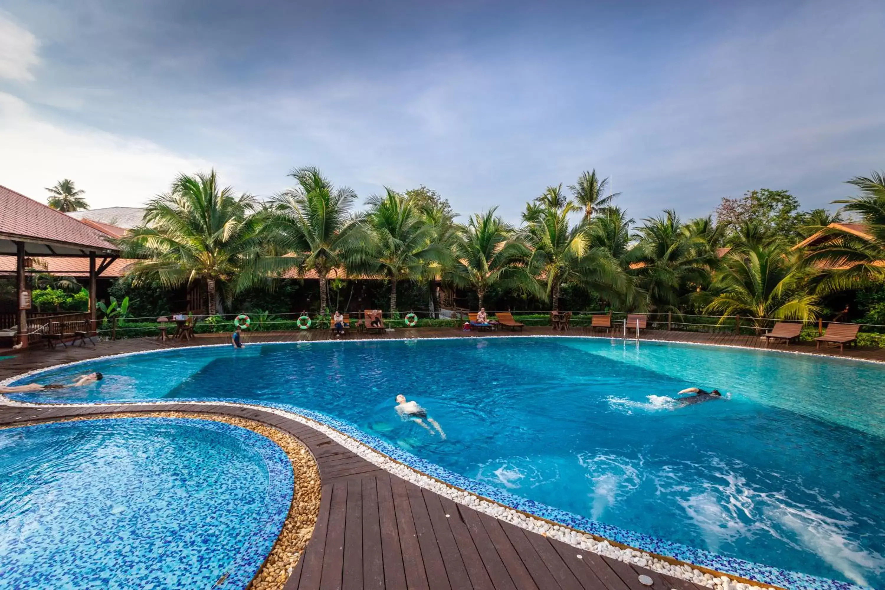 Swimming Pool in Maikaew Damnoen Resort