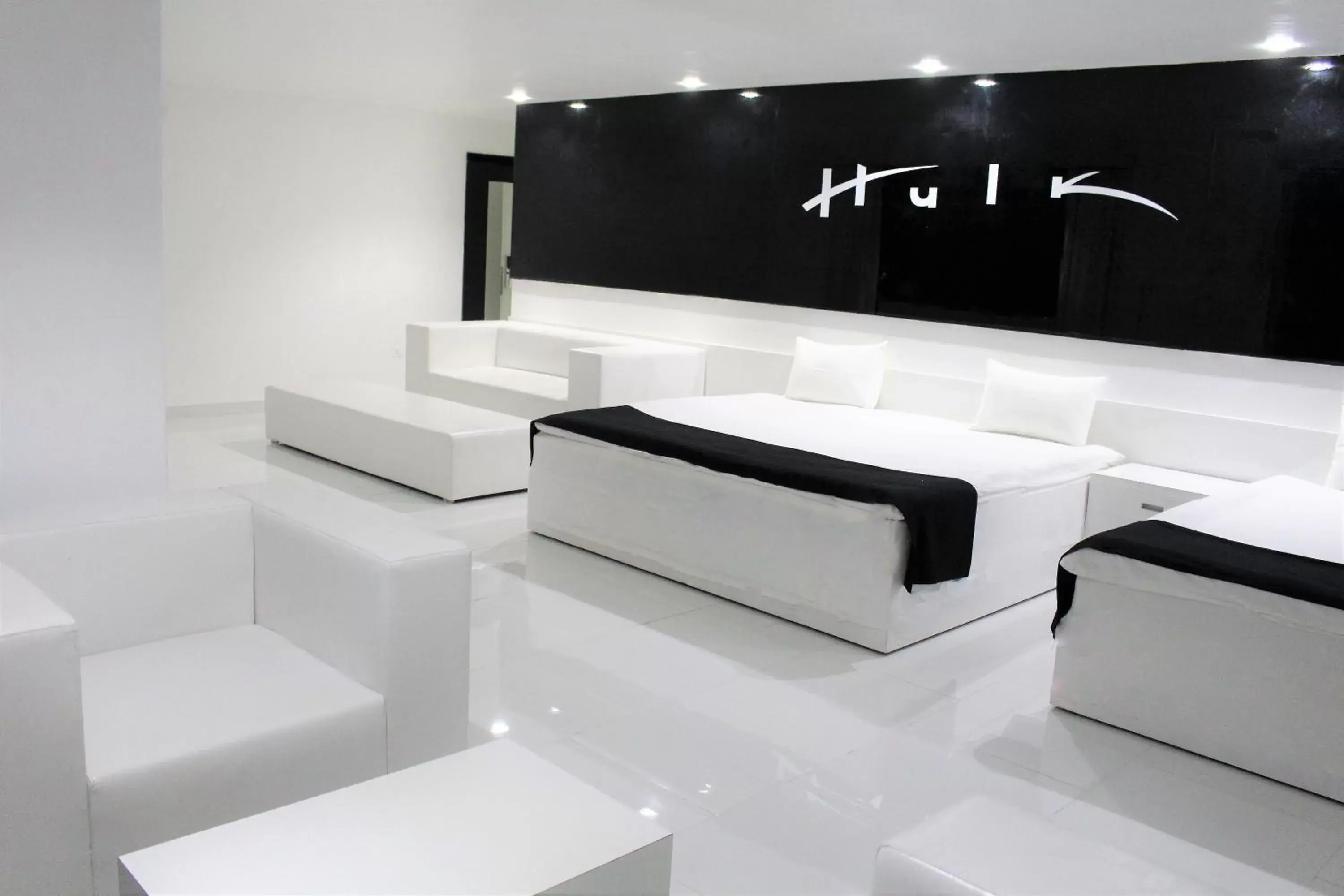 Double Room in Hotel Hulk Double Room in Hotel Hulk