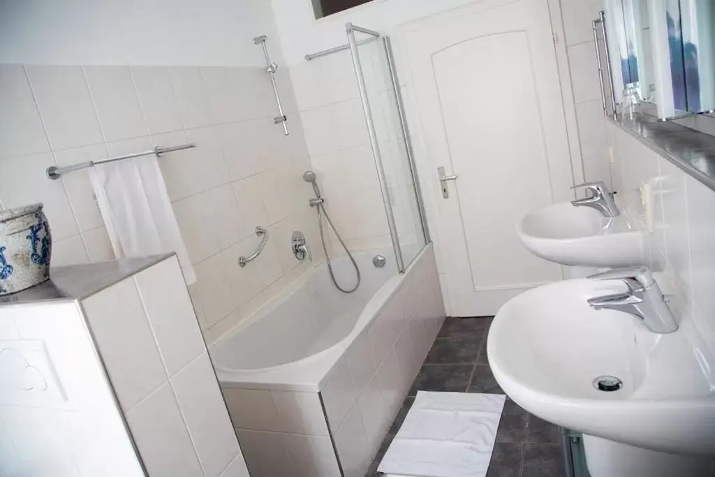 Shower, Bathroom in Hotel Zum Goldenen Stern