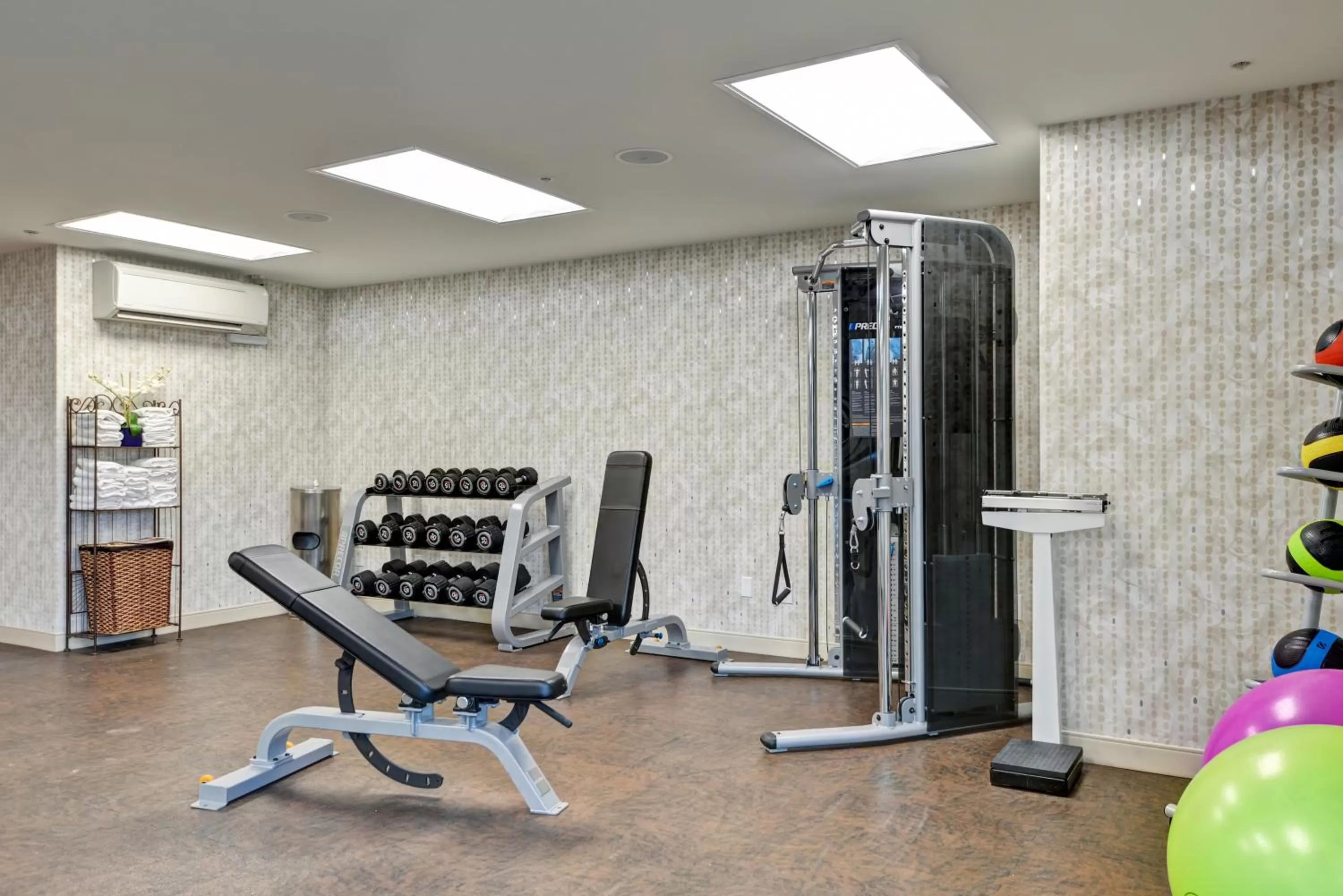 Fitness centre/facilities in Holiday Inn Express Newport Beach by IHG