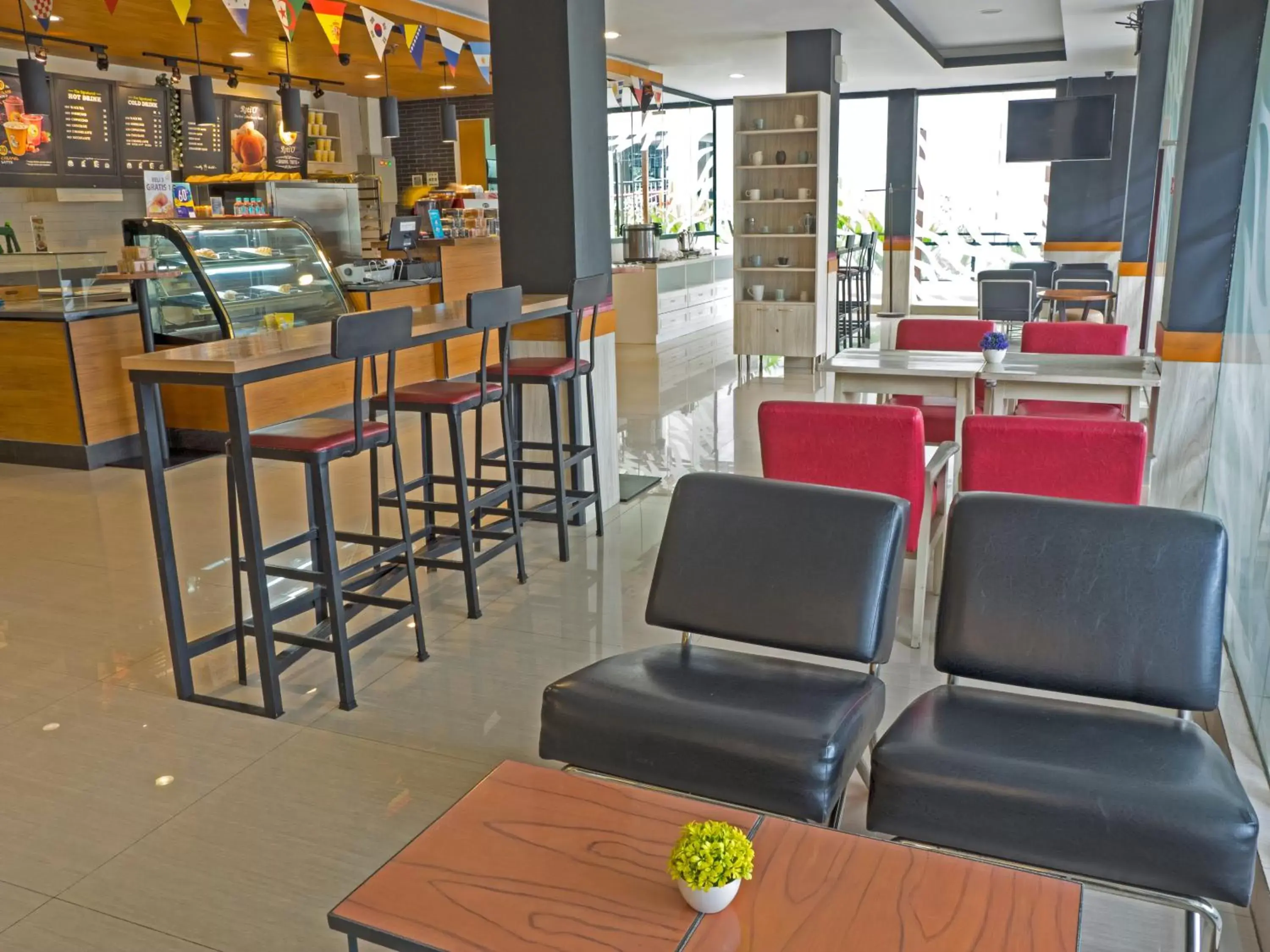 Restaurant/Places to Eat in d'primahotel ITC Mangga Dua