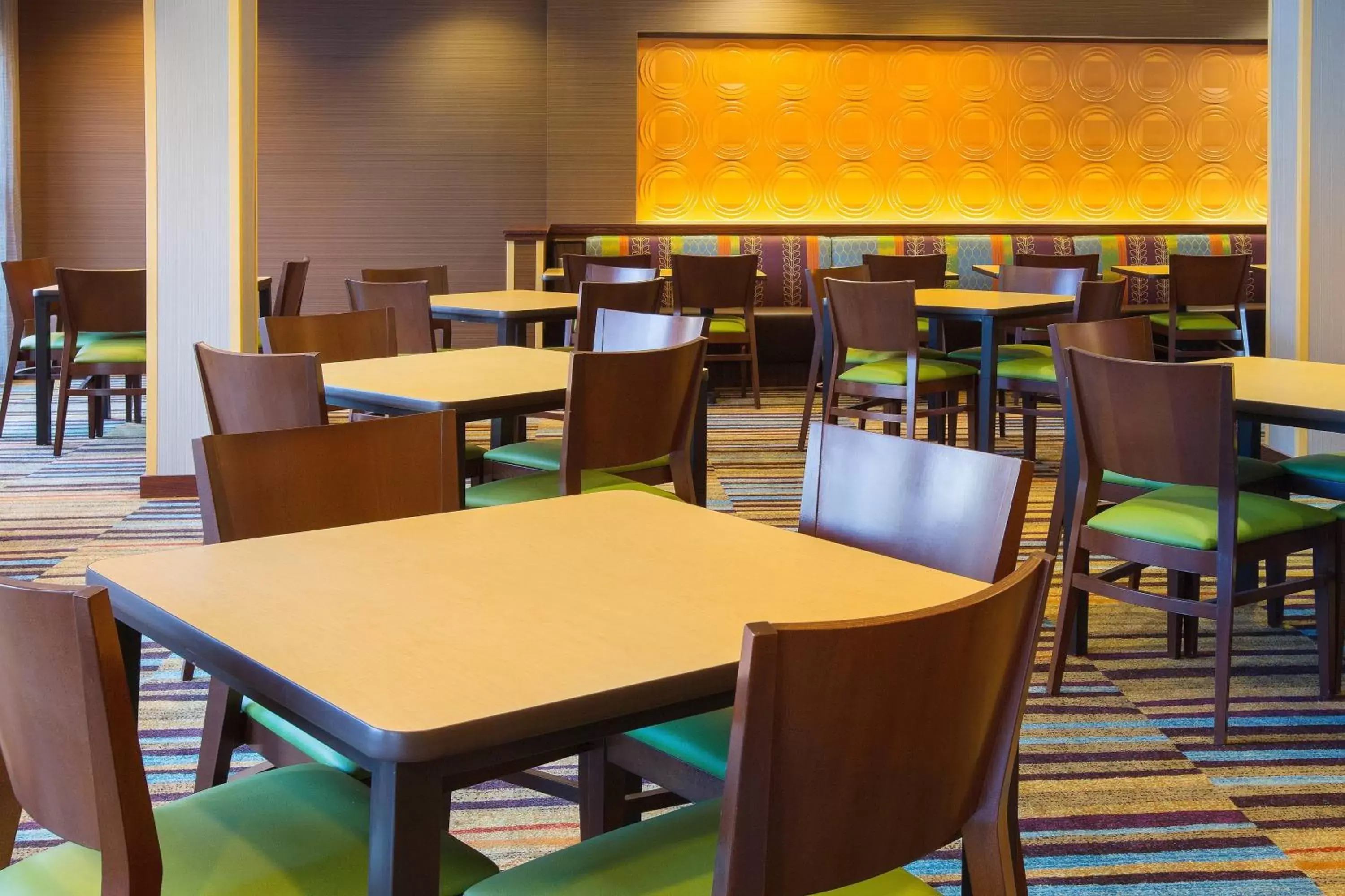 Breakfast, Restaurant/Places to Eat in Fairfield Inn & Suites Columbus OSU