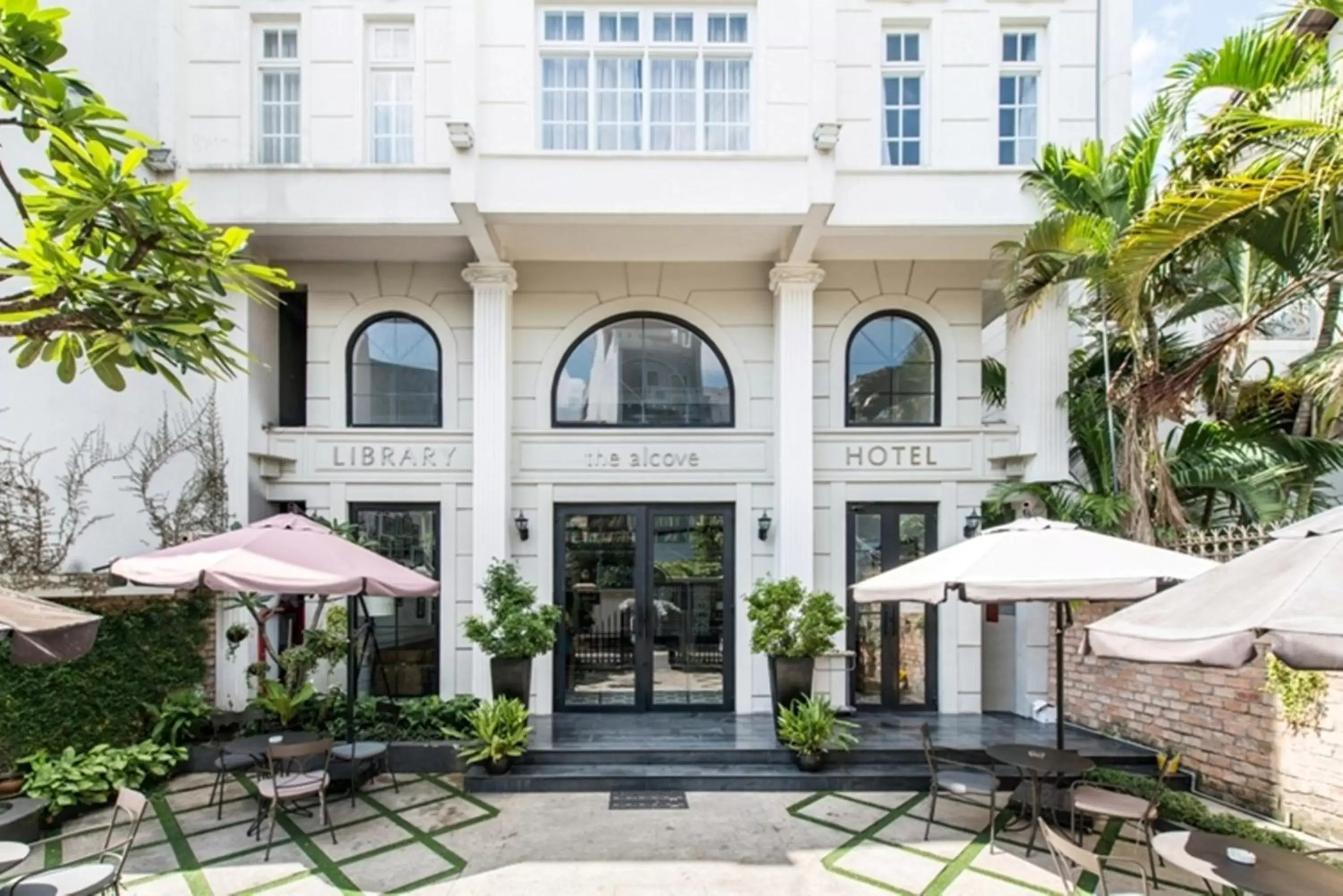 Garden, Property Building in The Alcove Library Hotel