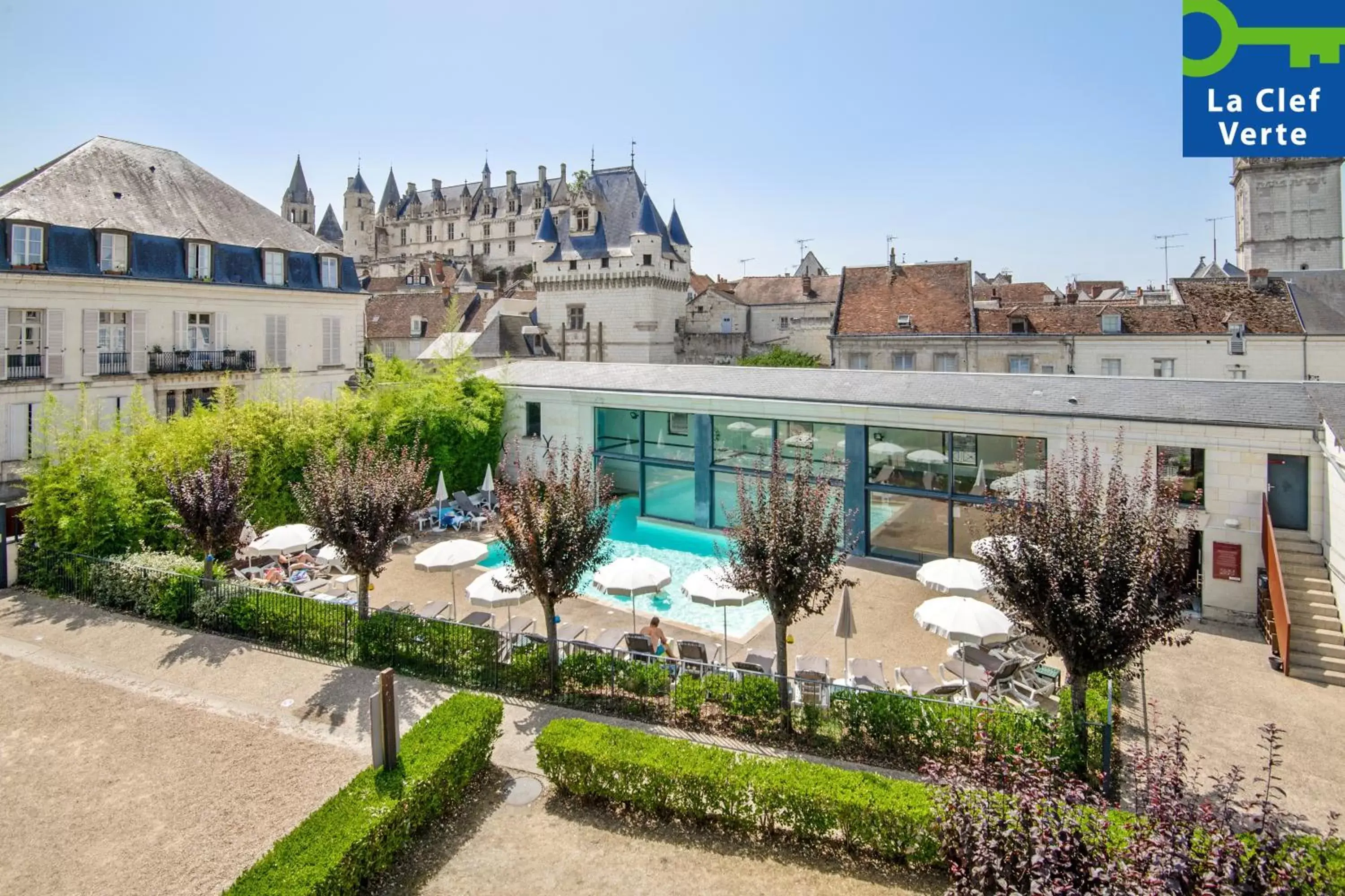 Property building, Pool View in Pierre & Vacances Le Moulin des Cordeliers