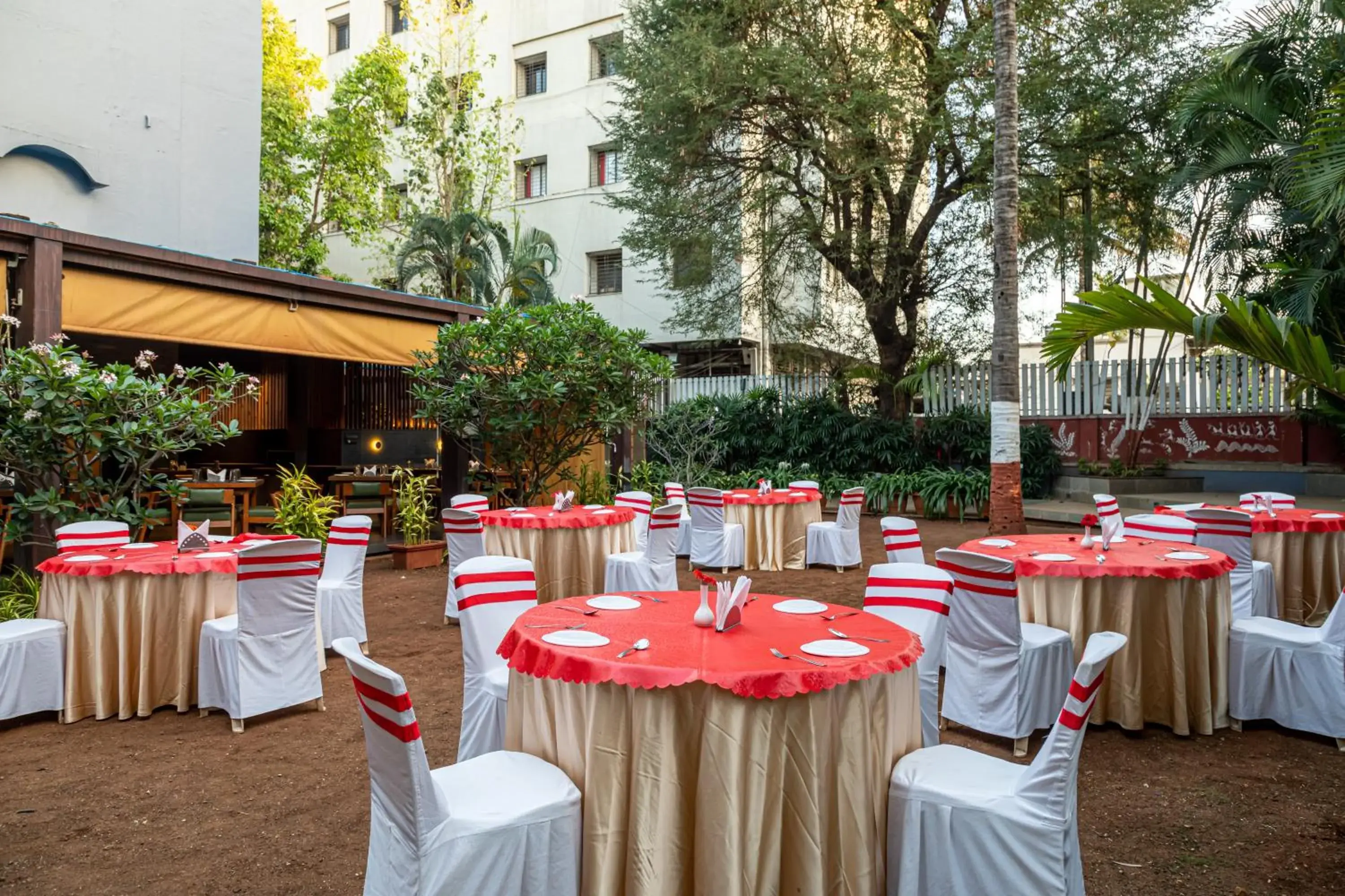 Restaurant/places to eat, Banquet Facilities in Hotel Rama Heritage