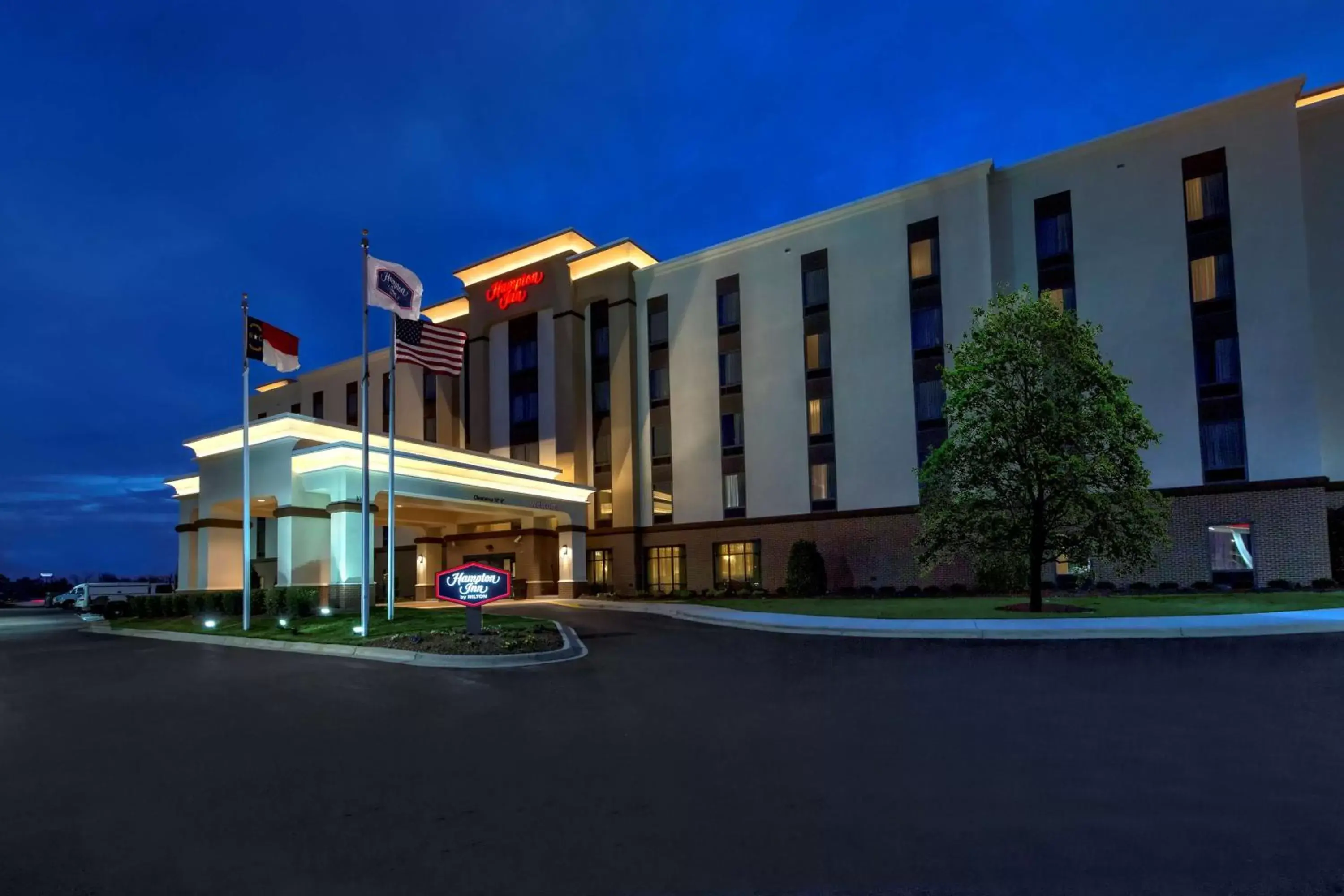 Property Building in Hampton Inn Dunn