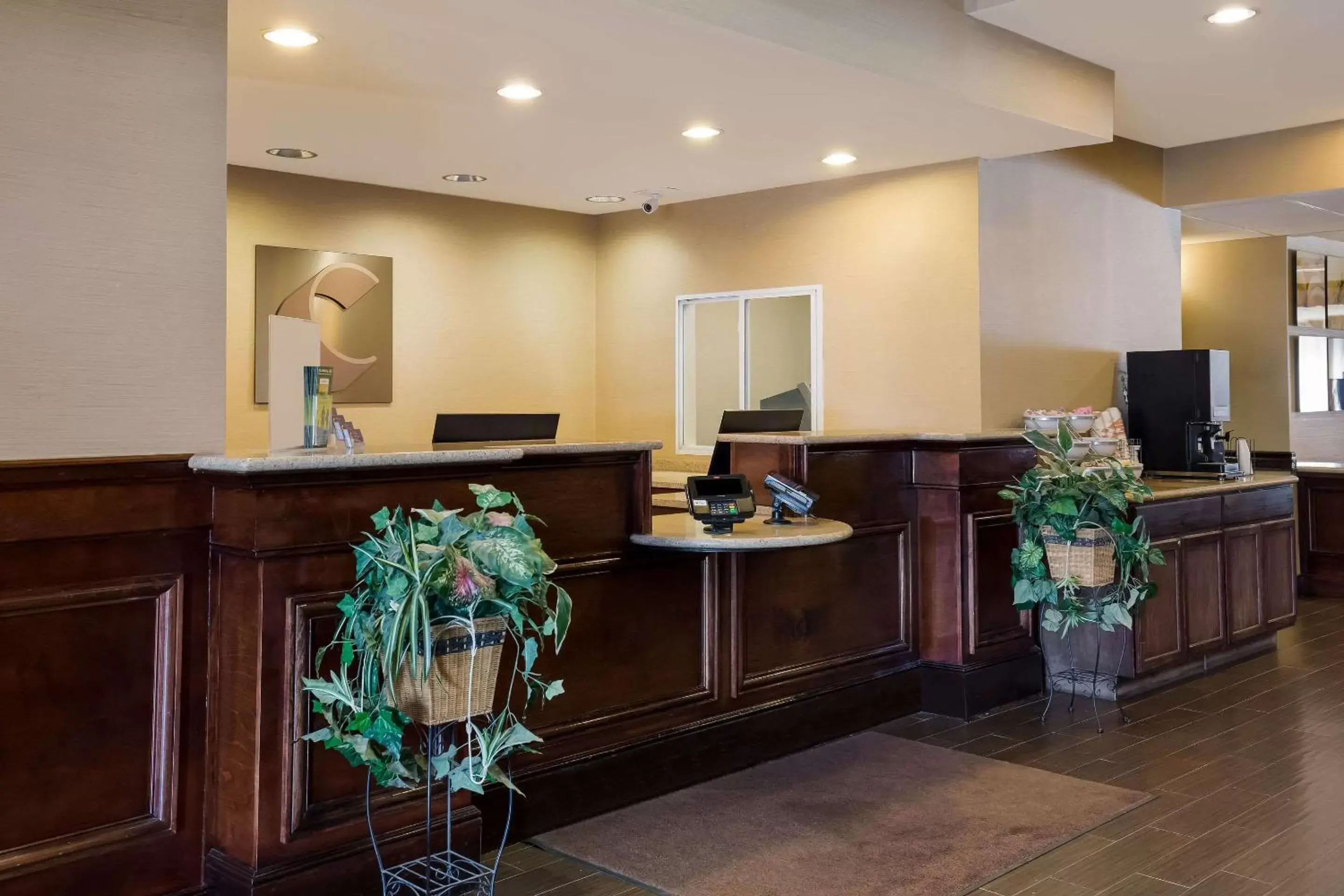 Lobby or reception in Comfort Suites Near University