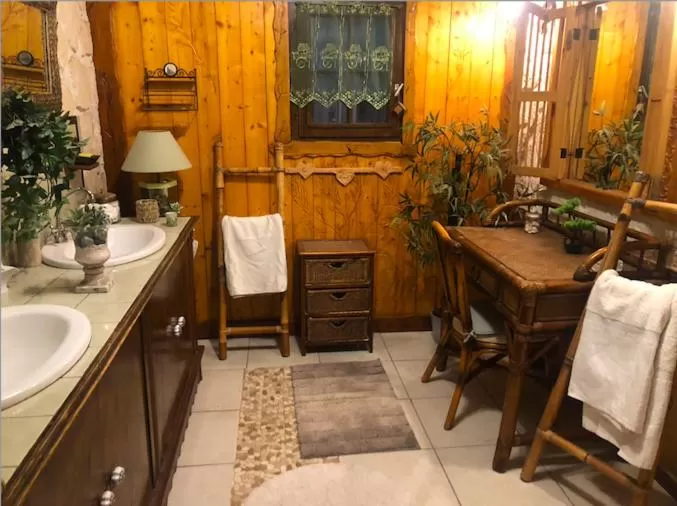 Restaurant/Places to Eat in Chambre d'hôte txaleta (le Chalet)