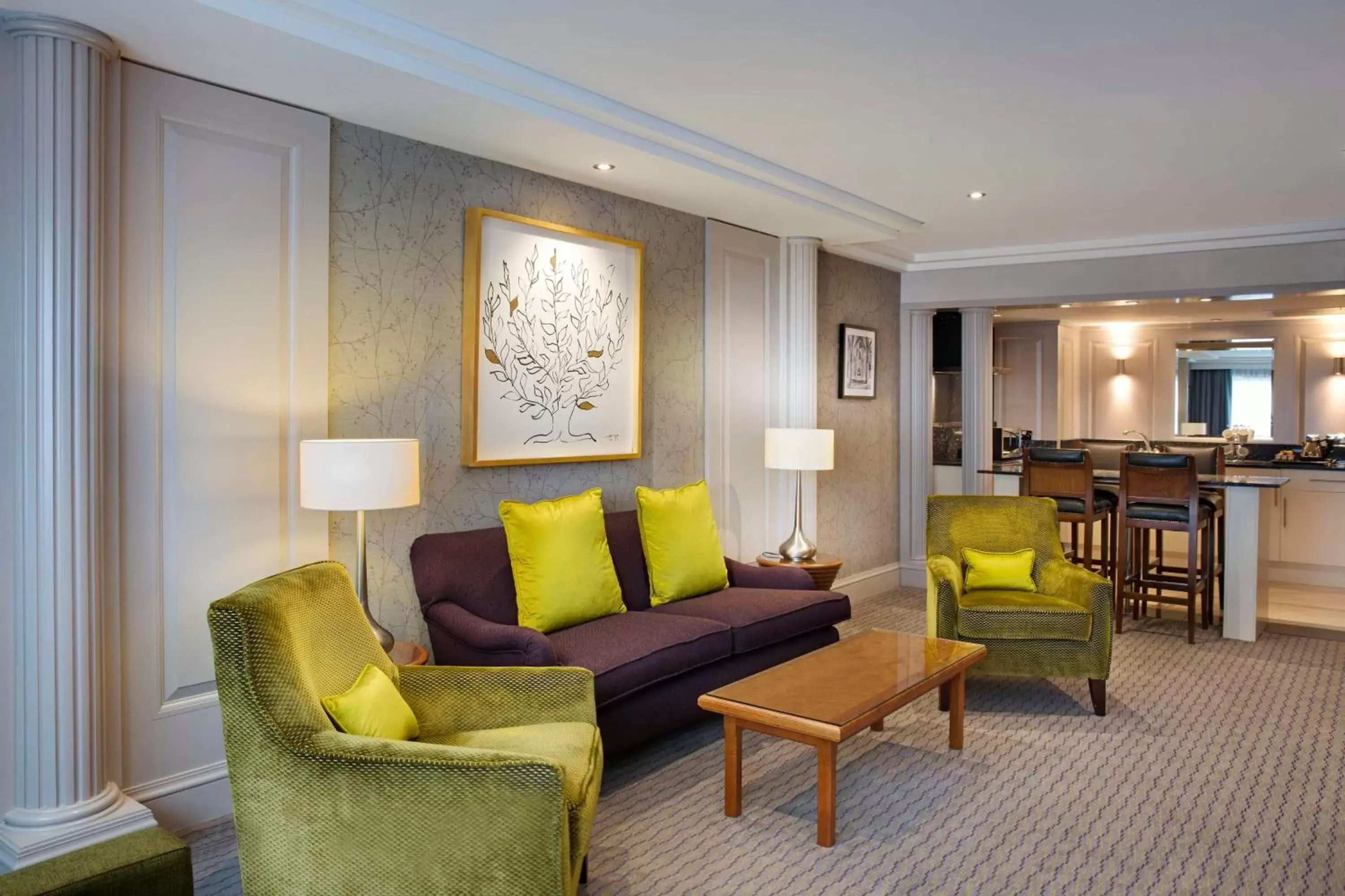 Living room, Seating Area in DoubleTree by Hilton Glasgow Central