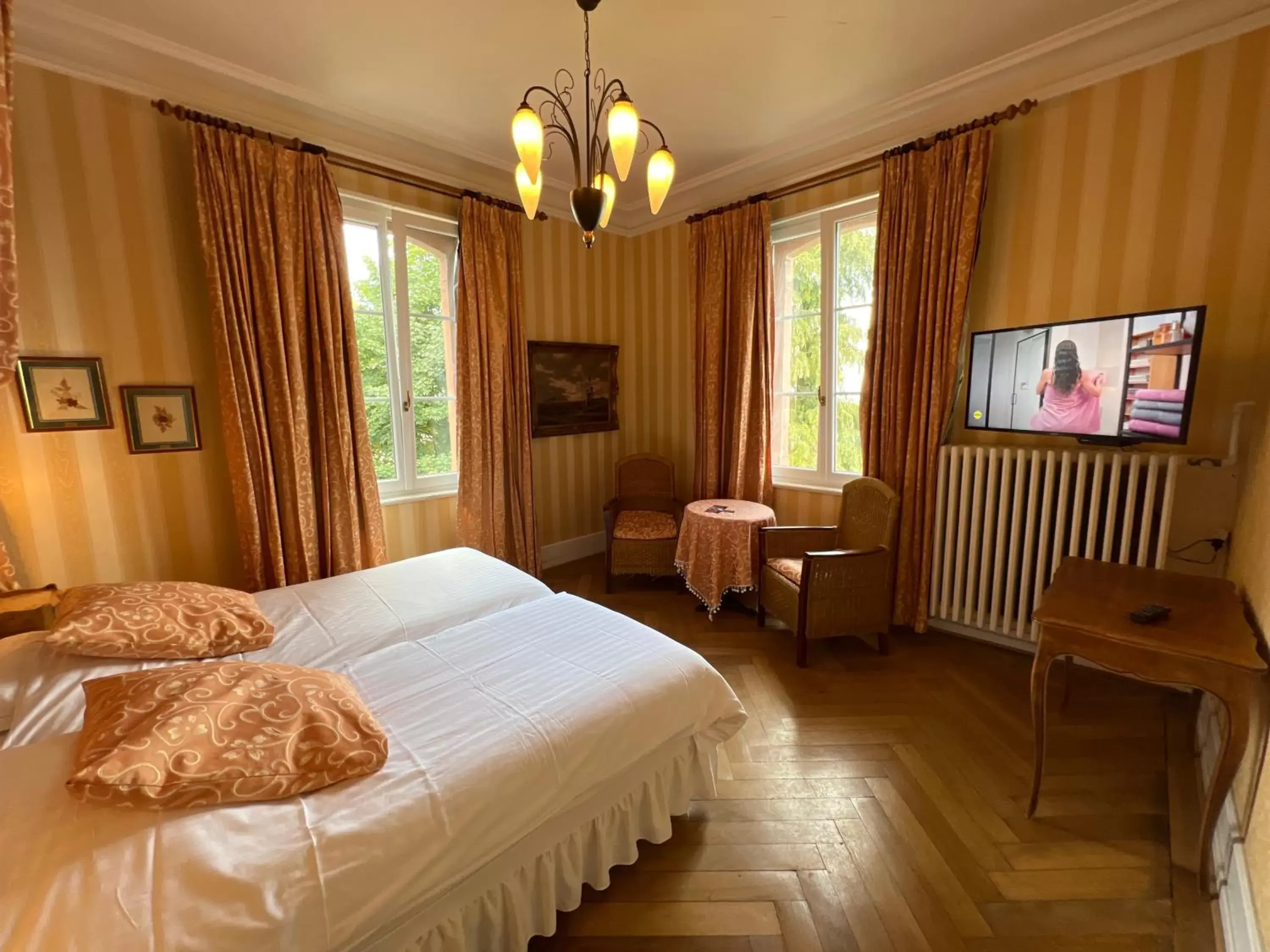 Bedroom, Bed in Hôtel Le Manoir