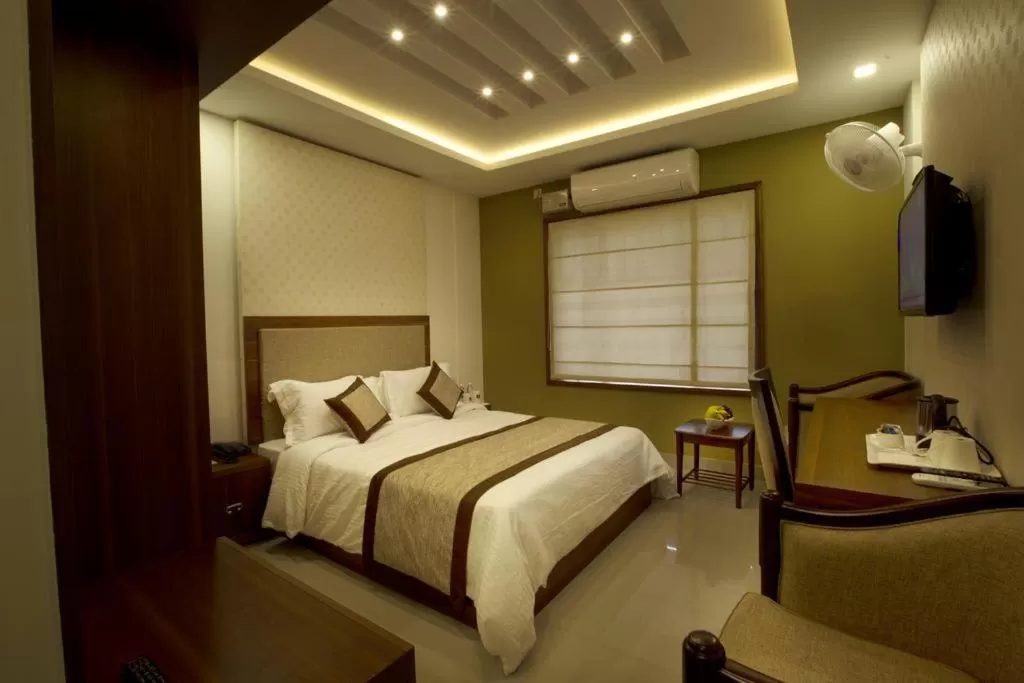 Bed in Glitz Inn Calicut