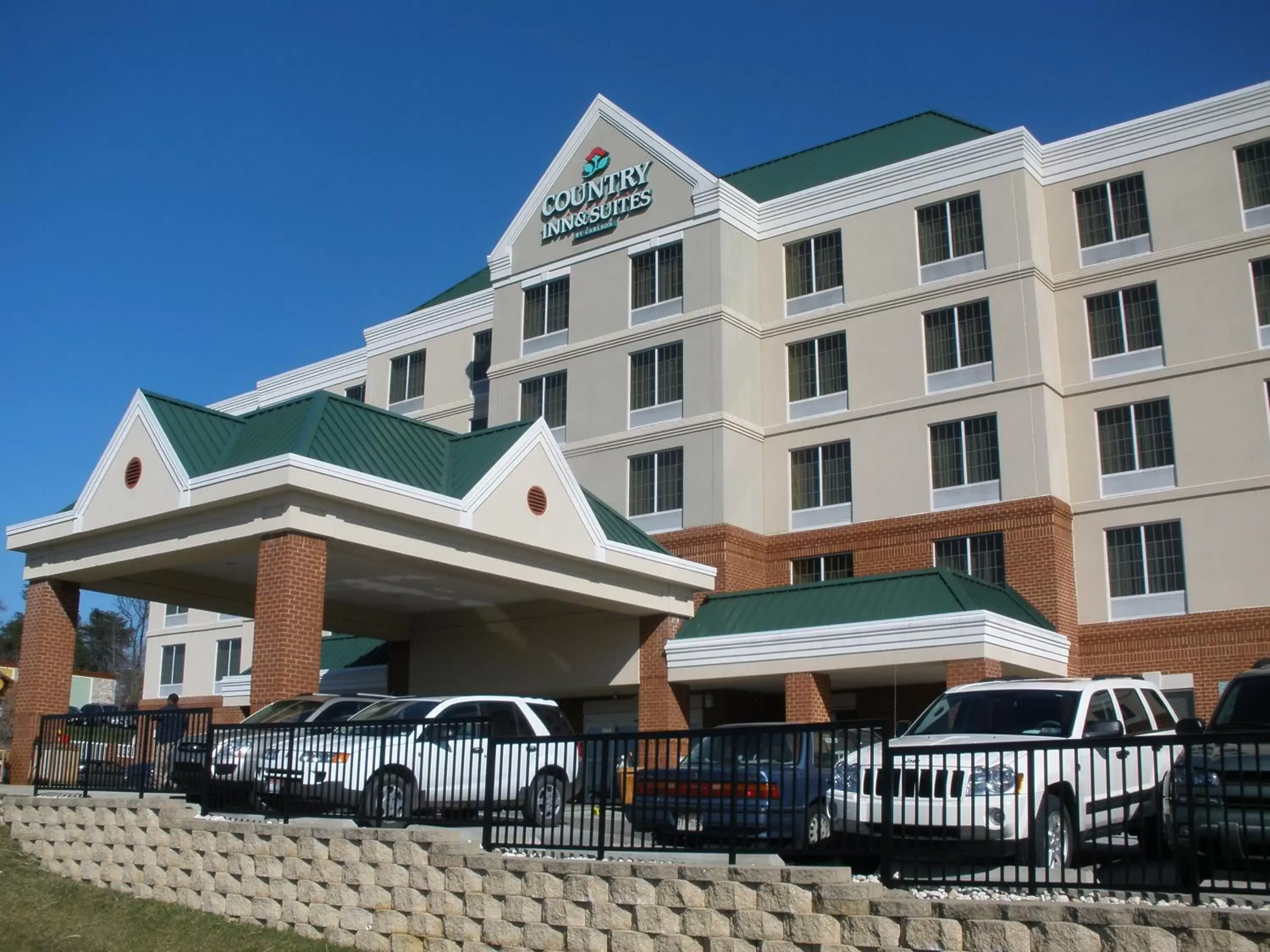 Facade/entrance, Property Building in Country Inn & Suites by Radisson, BWI Airport (Baltimore), MD
