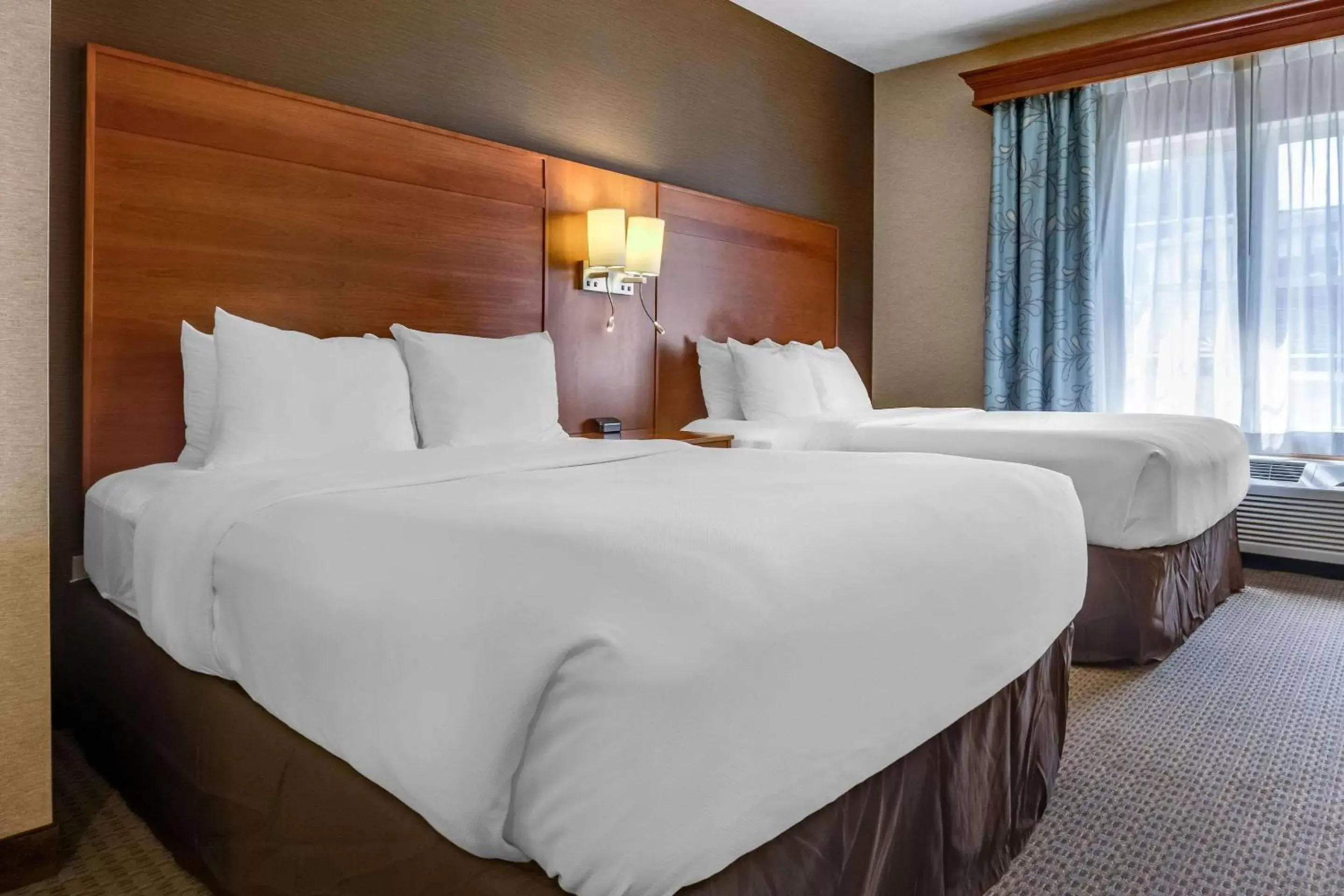 Bedroom, Bed in Comfort Suites Hotel and Conference Center