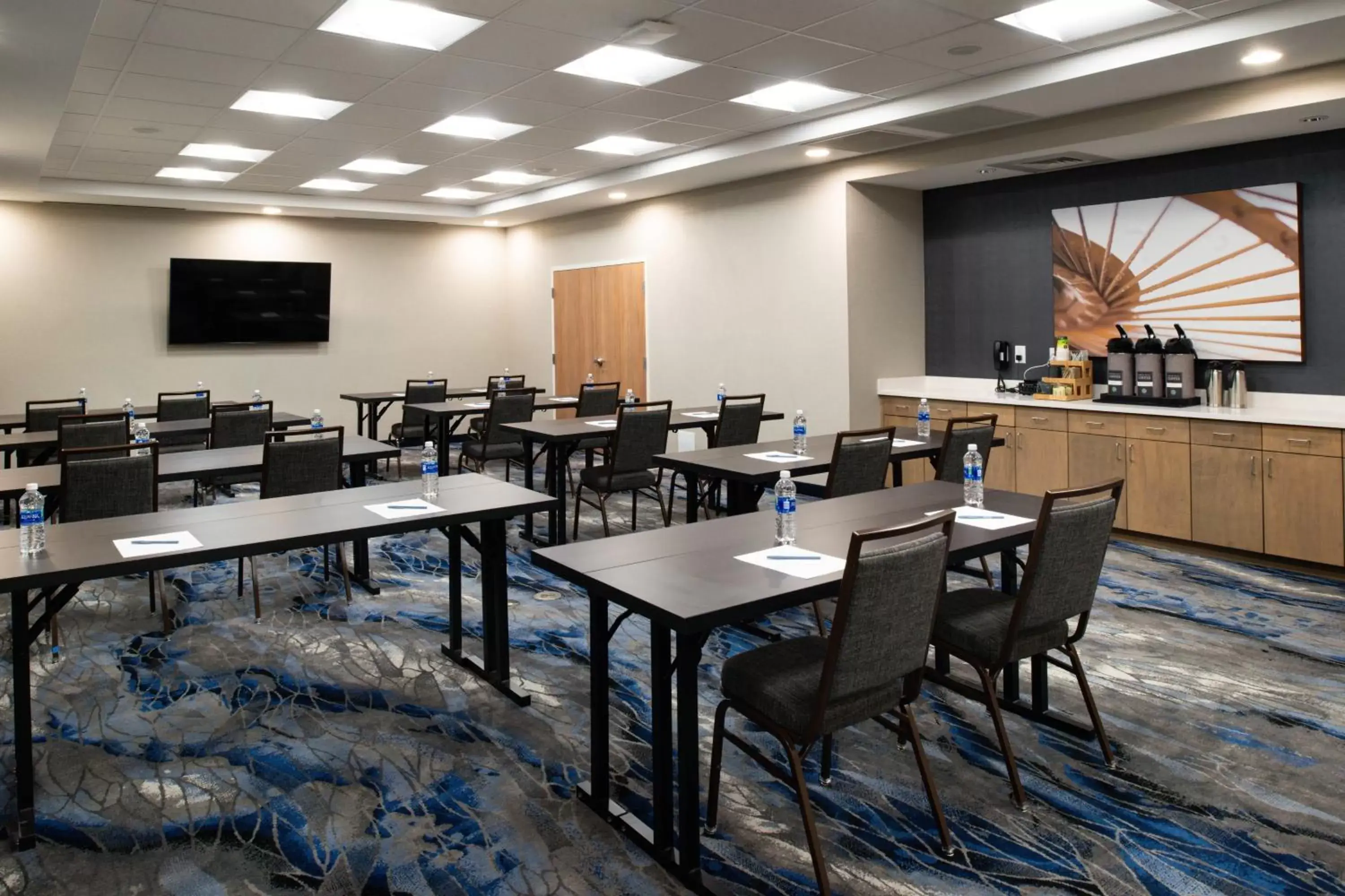 Meeting/conference room, Restaurant/Places to Eat in Fairfield Inn & Suites by Marriott Charlotte University Research Park