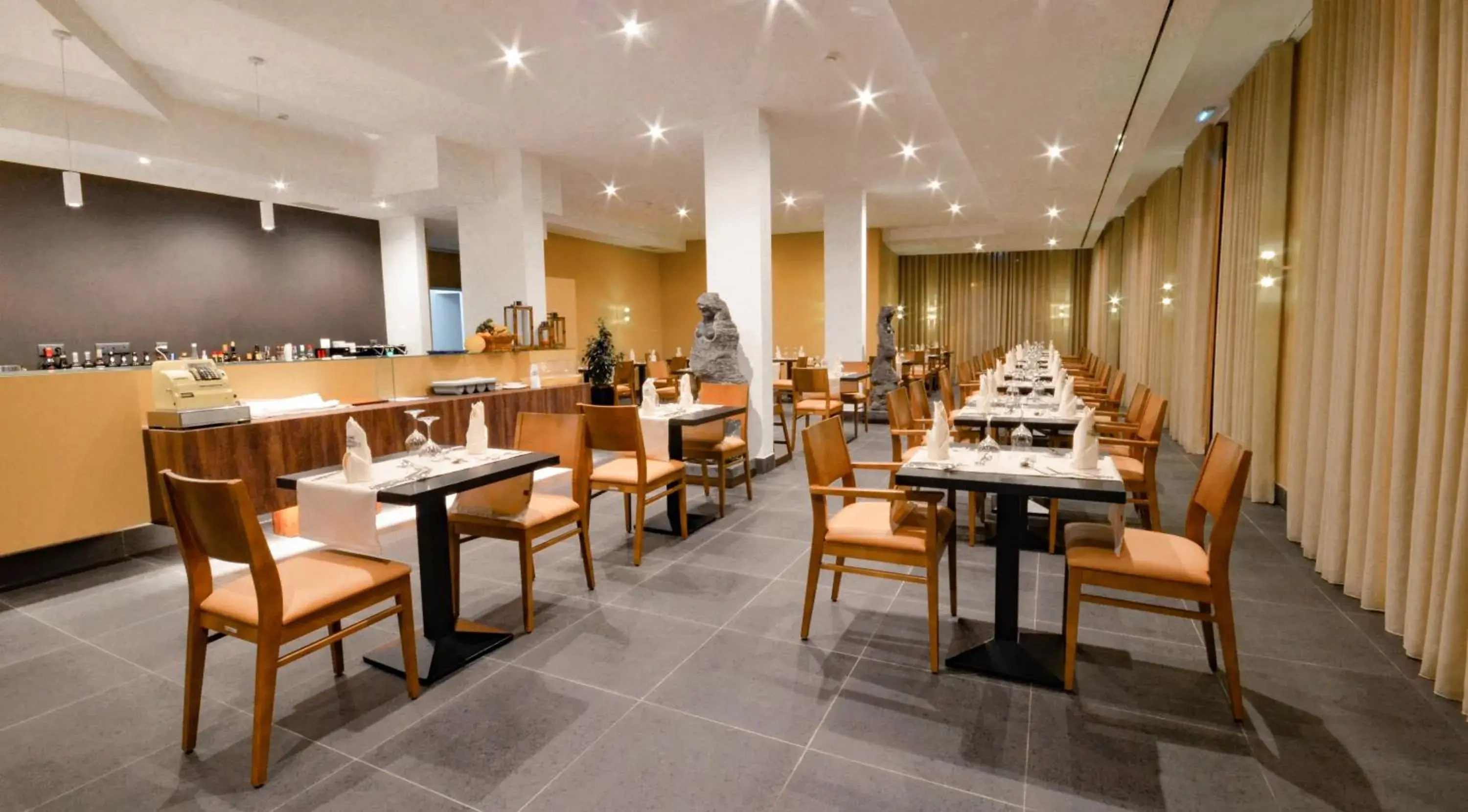 Restaurant/Places to Eat in Hotel Solar Bom Jesus