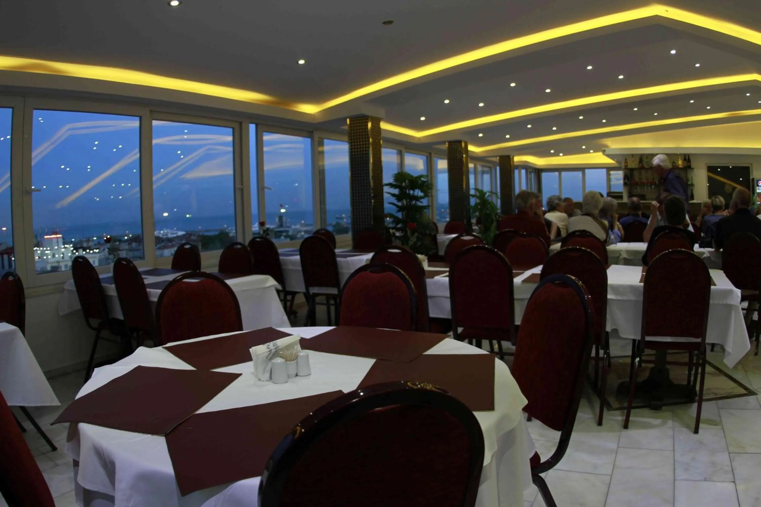Restaurant/places to eat in Kuran Hotel International