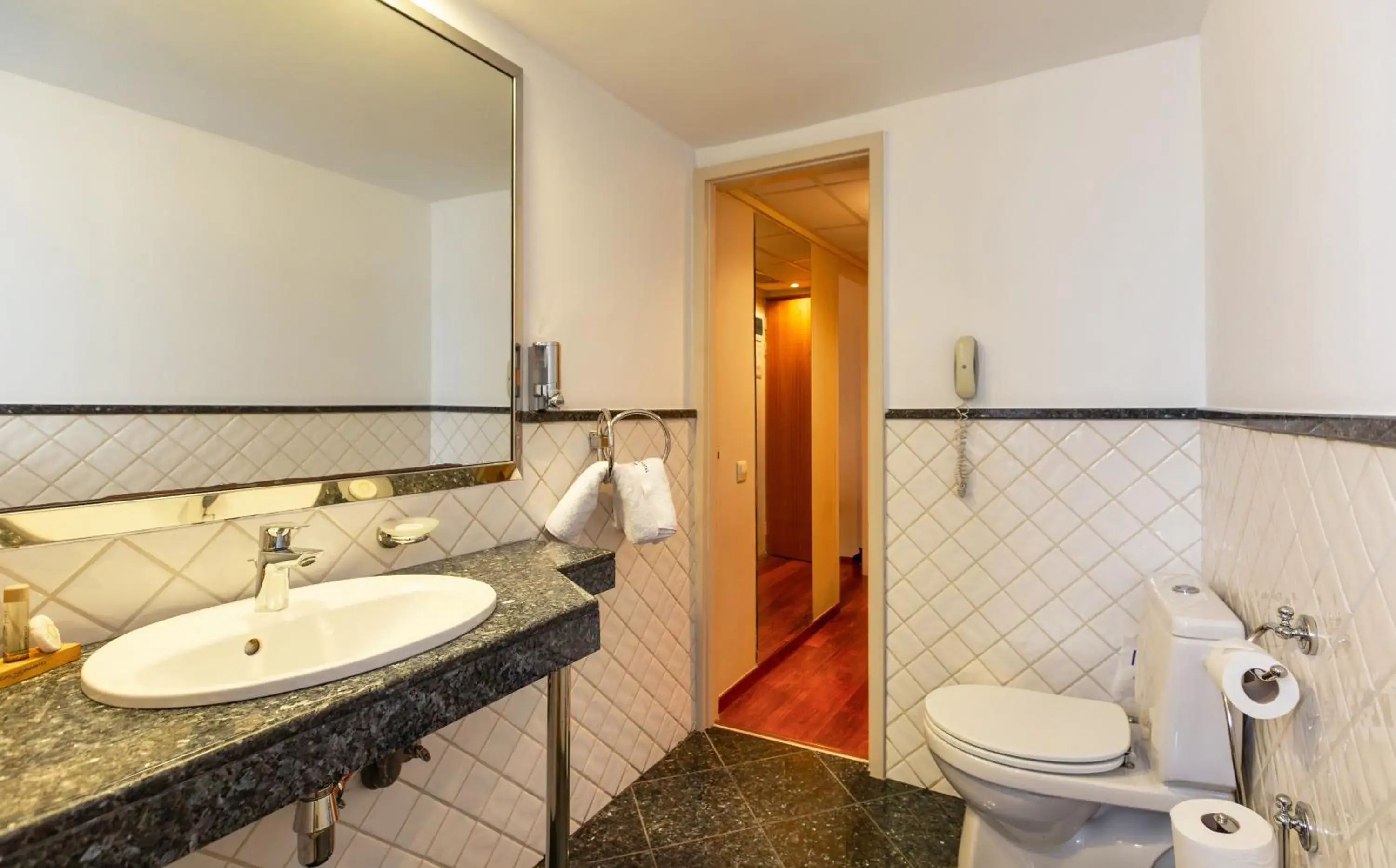 Bathroom in Ilisia Hotel Athens