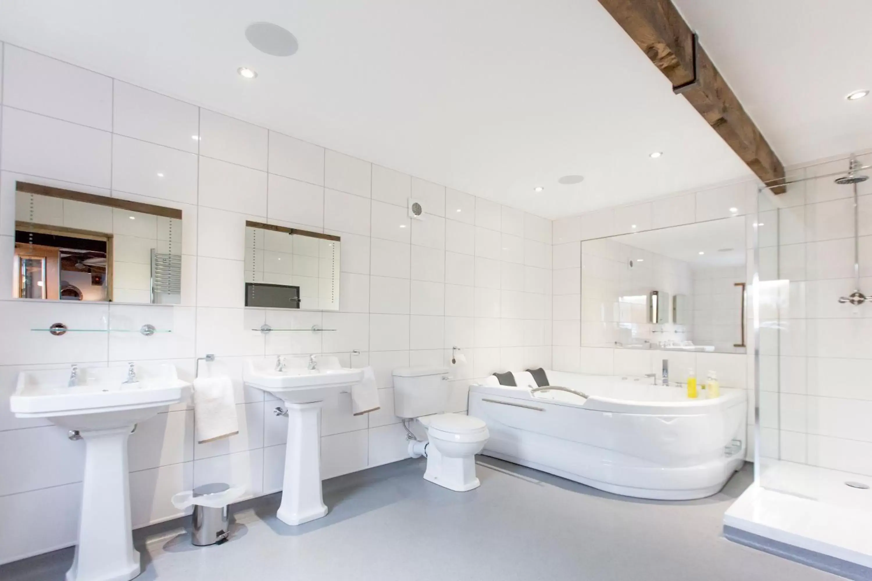 Toilet, Bathroom in South Causey Inn