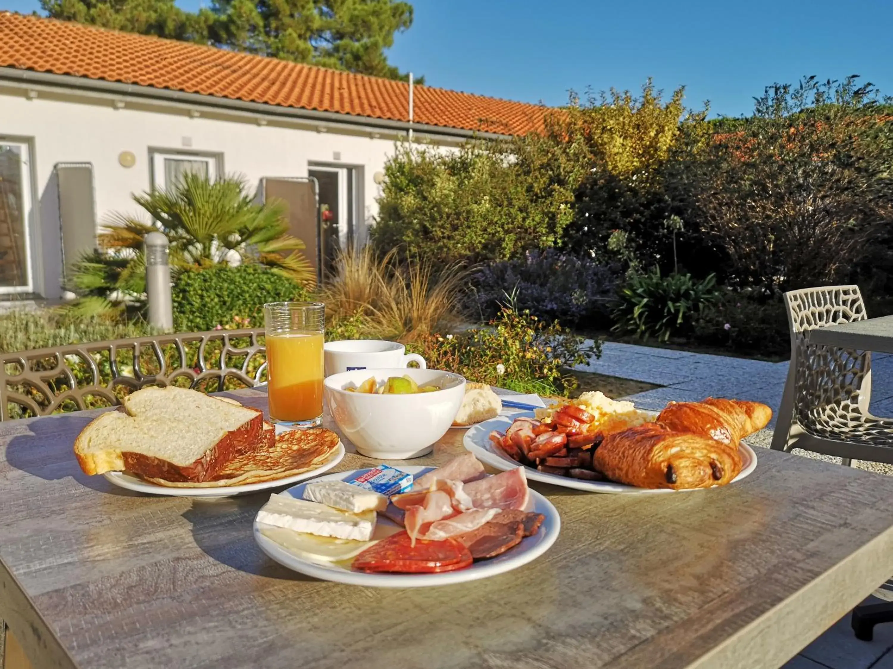 Continental breakfast in Vent D'Eden Park Hotel