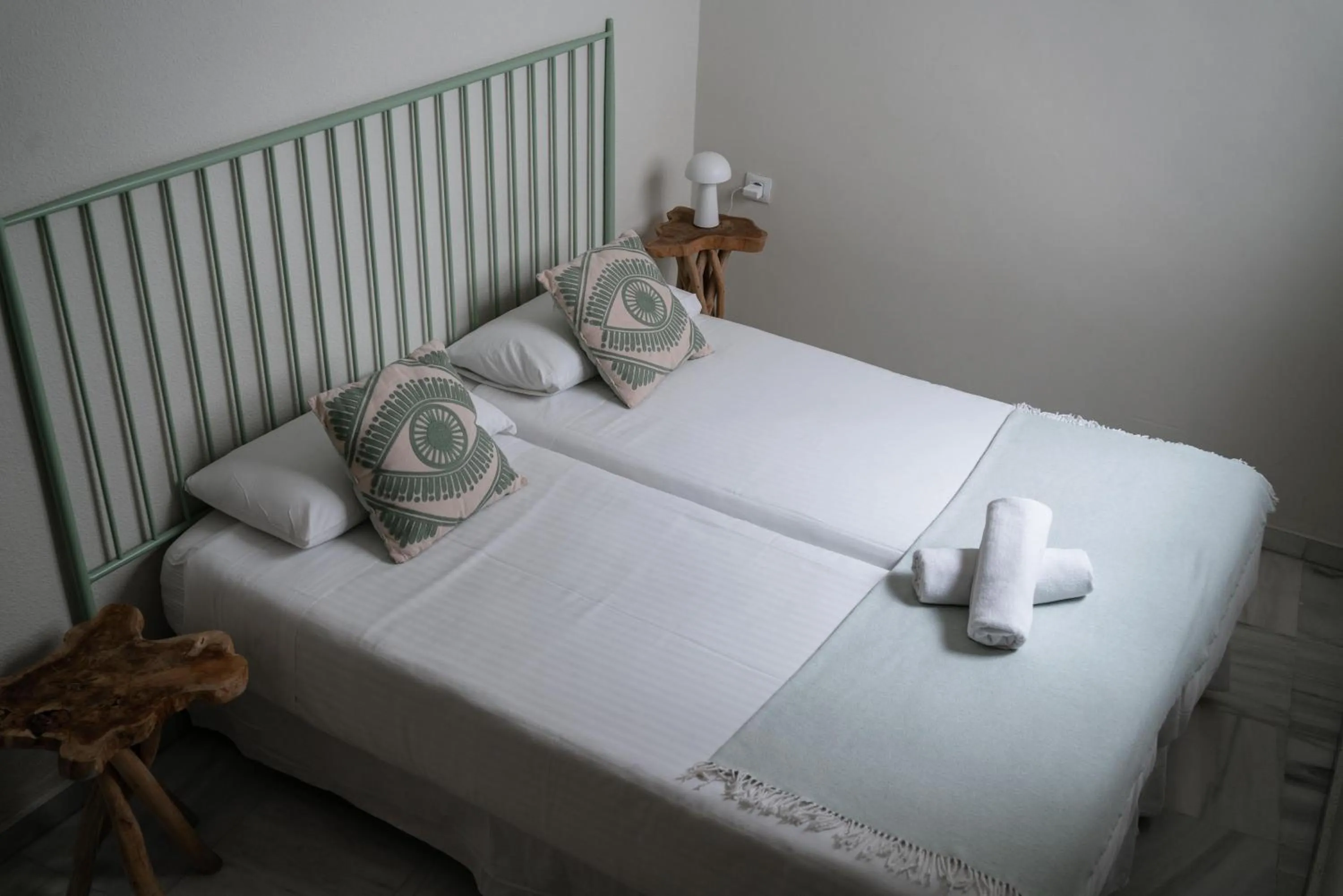 Bedroom, Bed in Oasis Backpackers' Hostel Palace Sevilla