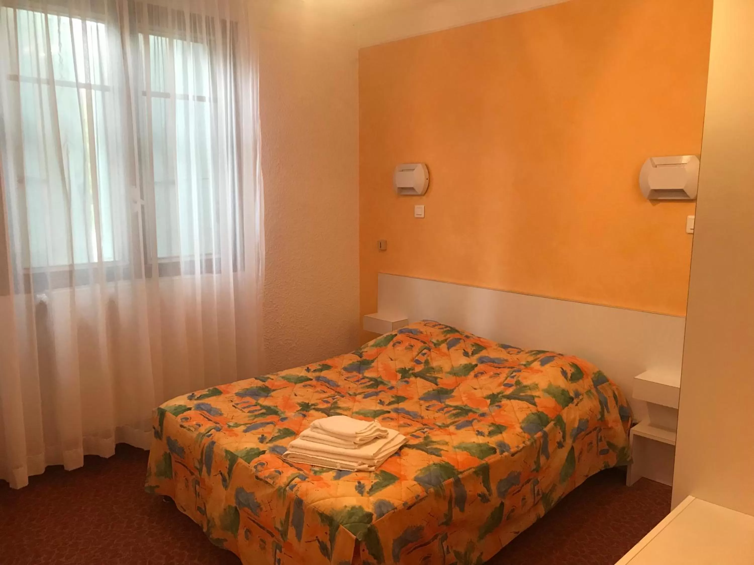 Bed in Hotel Les Chênes