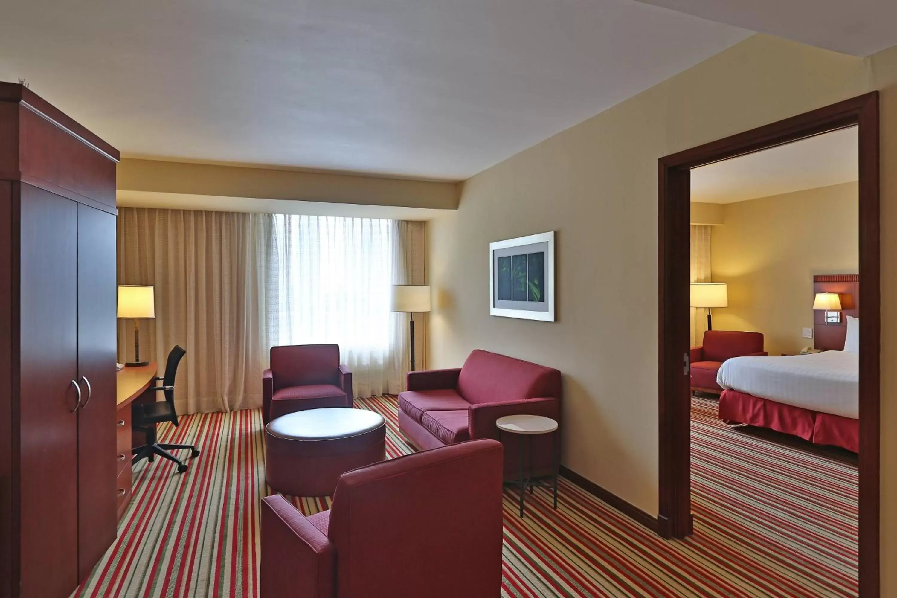 Photo of the whole room, Seating Area in Courtyard by Marriott Panama Multiplaza Mall