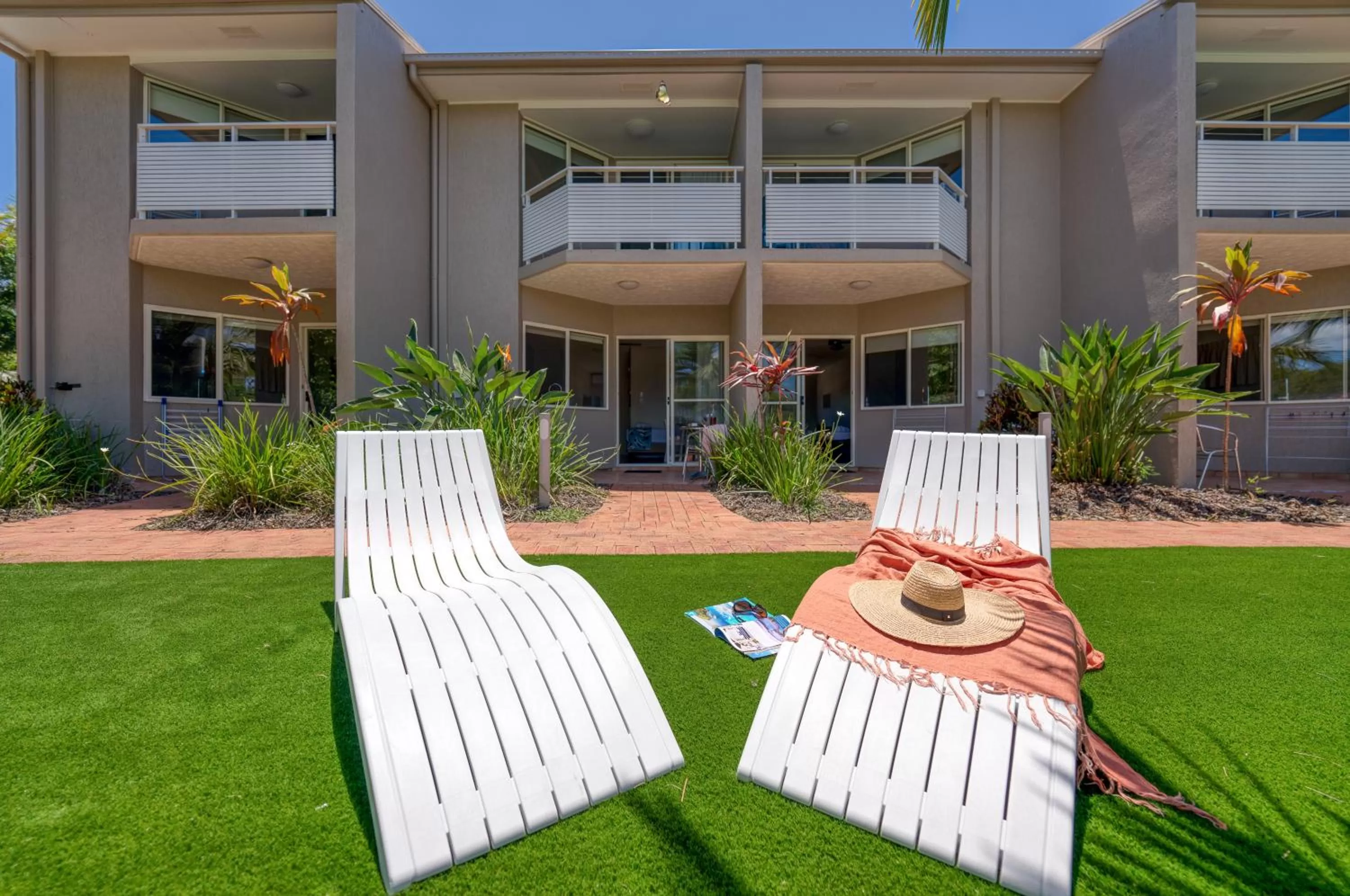 Garden in Noosa Sun - On the Noosa River