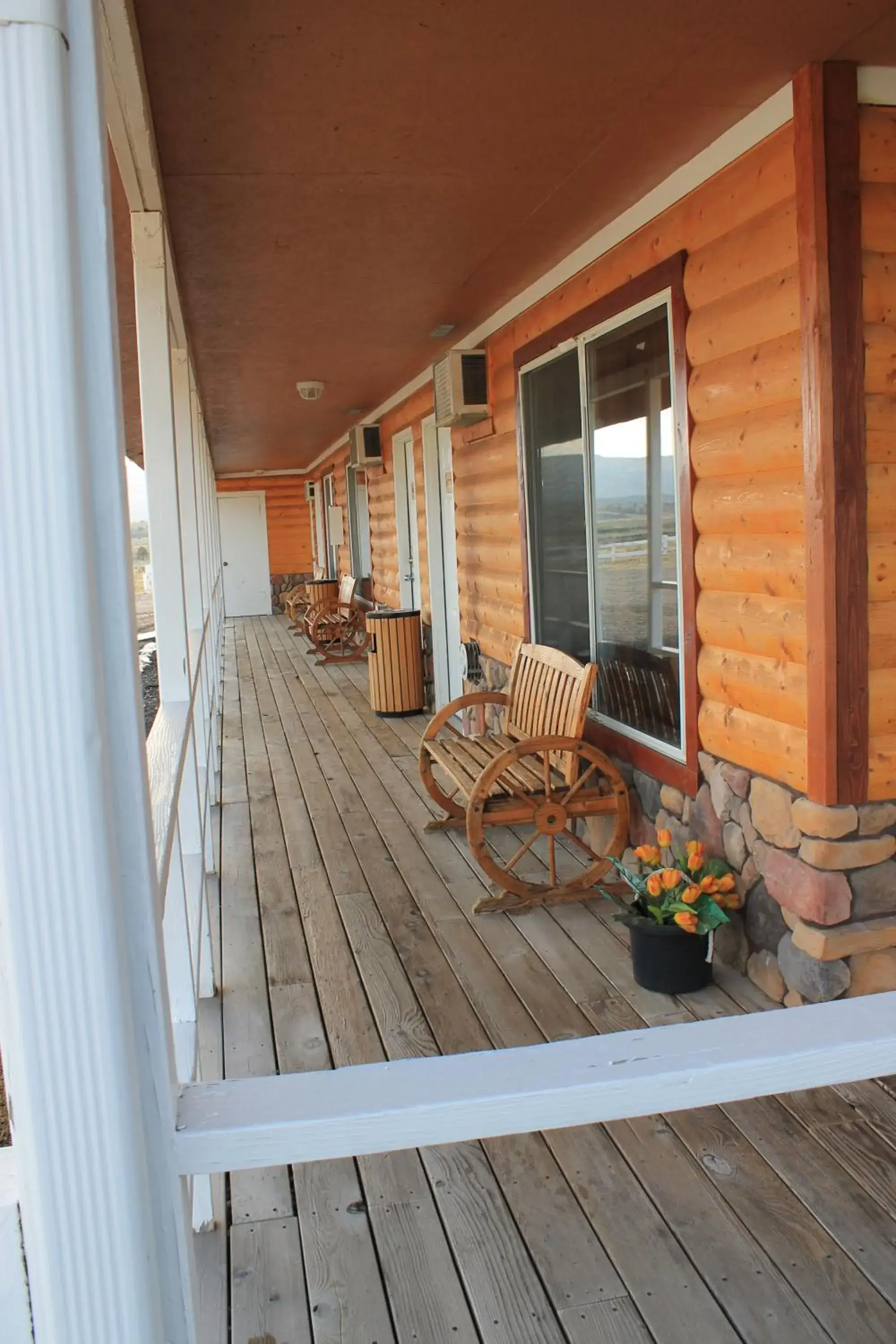 Patio, Balcony/Terrace in The Riverside Ranch Motel and RV Park
