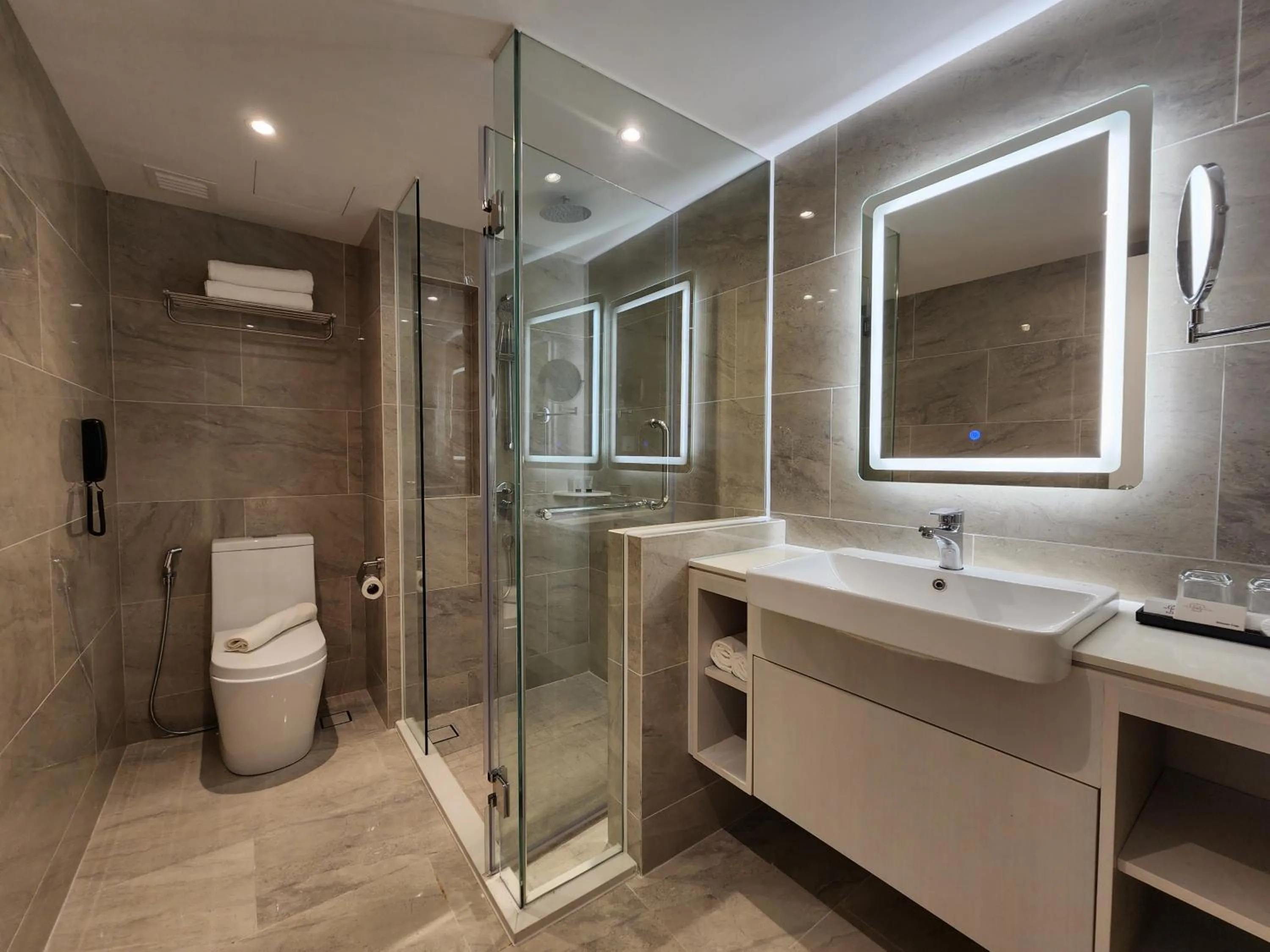 Bathroom in The Palace Hotel Kota Kinabalu