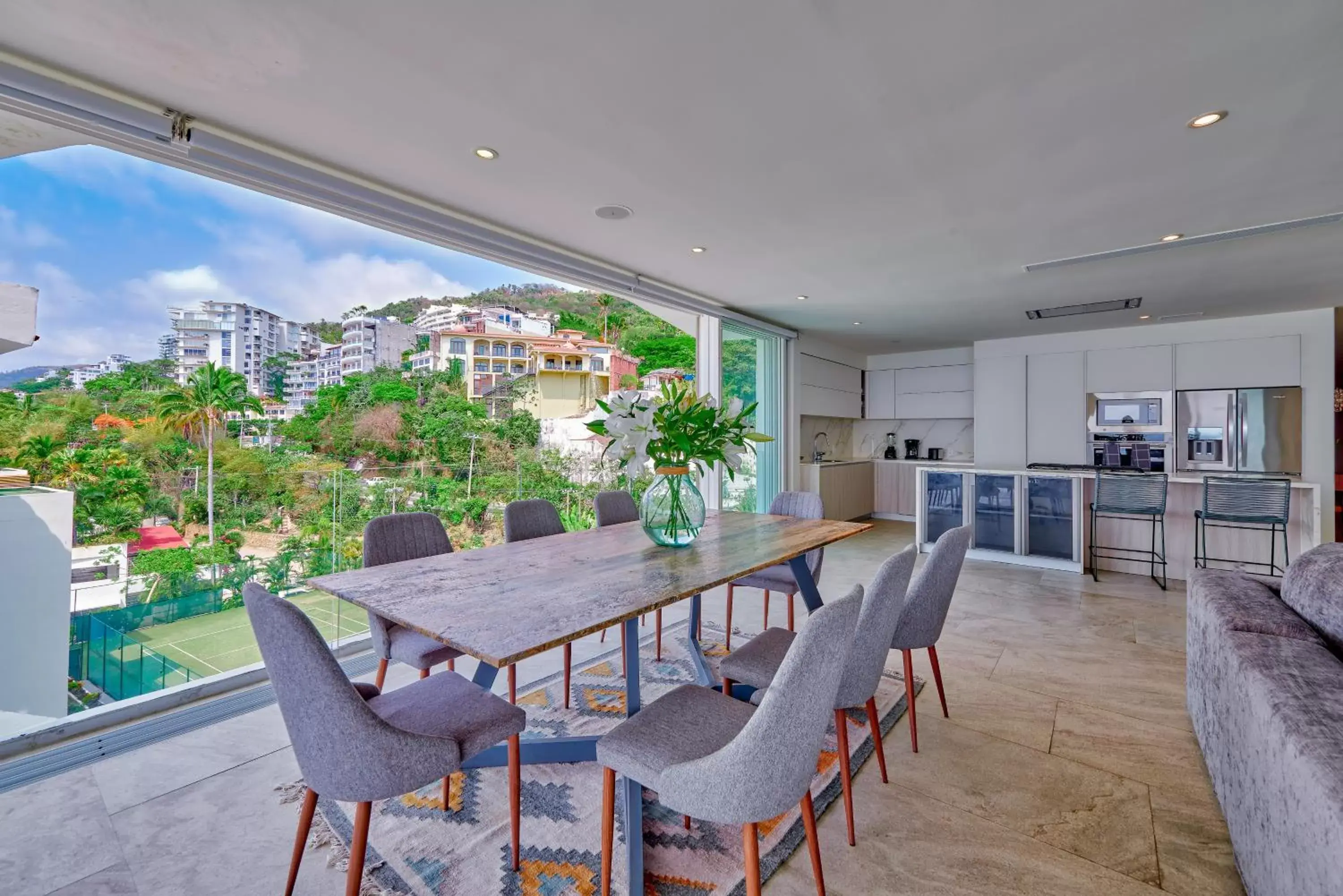 Dining area in Maxwell Residences at Indah