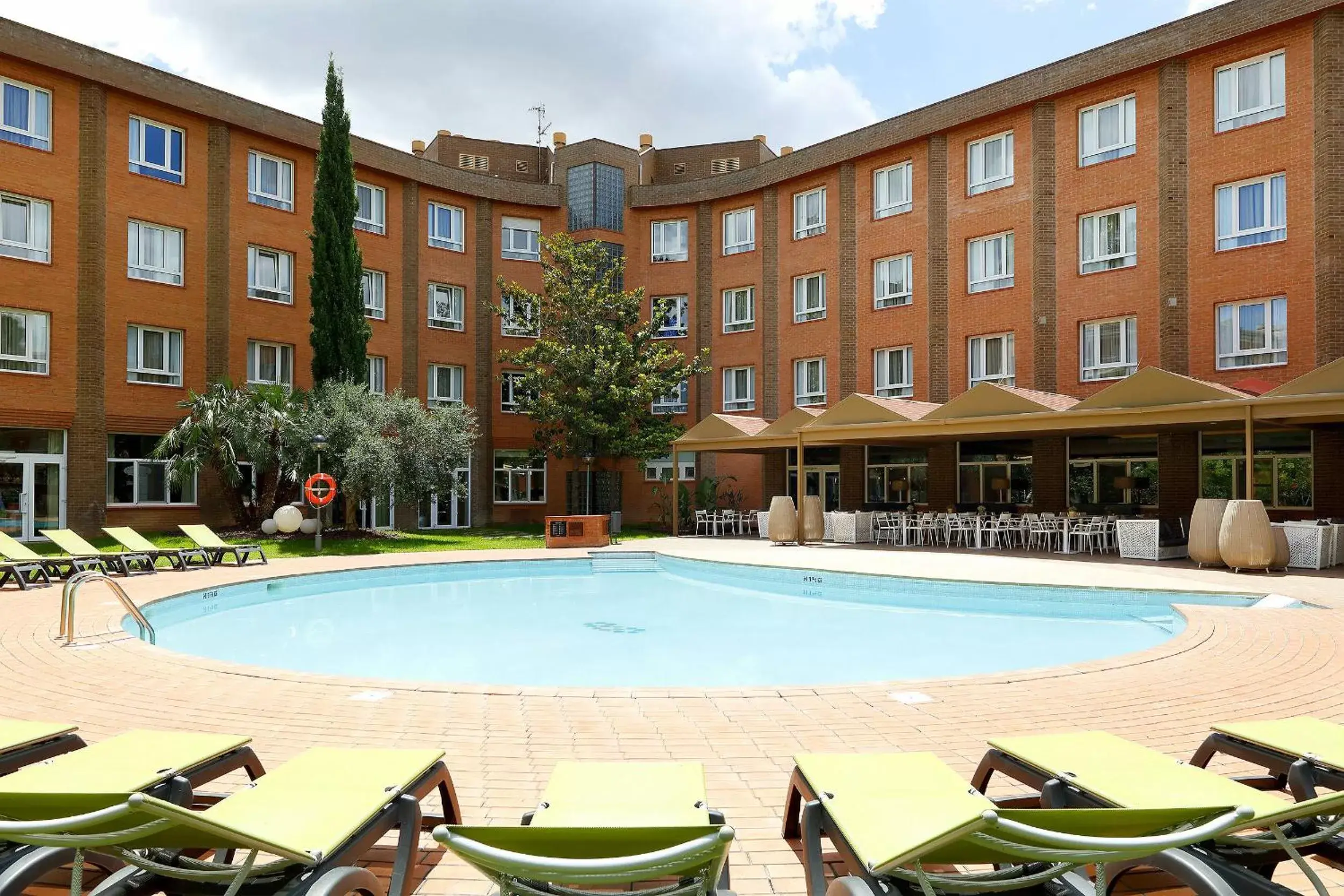 Swimming Pool in Hotel SB Corona Tortosa