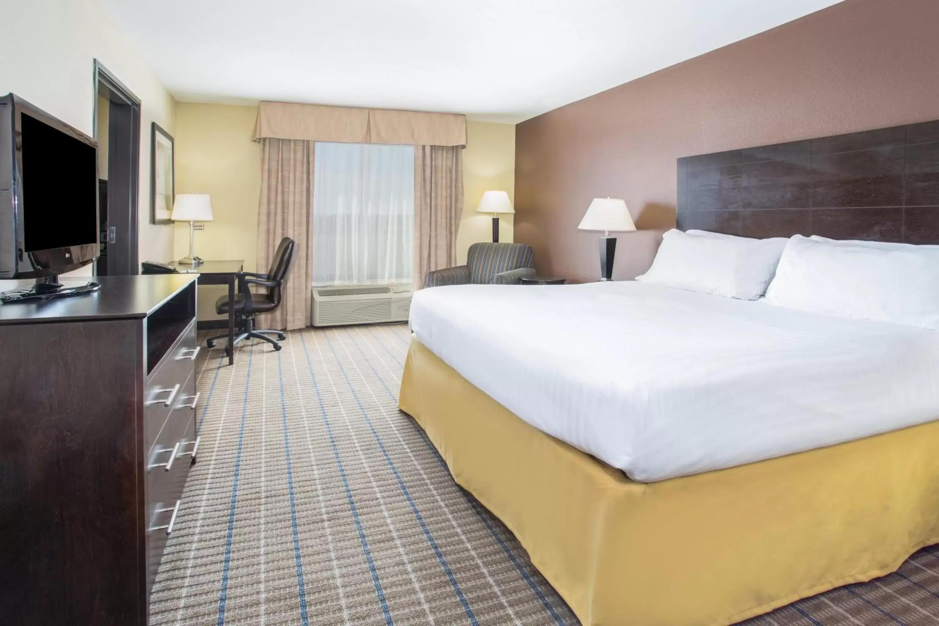 One-Bedroom King Suite with Spa Bath in Holiday Inn Express and Suites Hotel - Pauls Valley by IHG One-Bedroom King Suite with Spa Bath in Holiday Inn Express and Suites Hotel - Pauls Valley by IHG