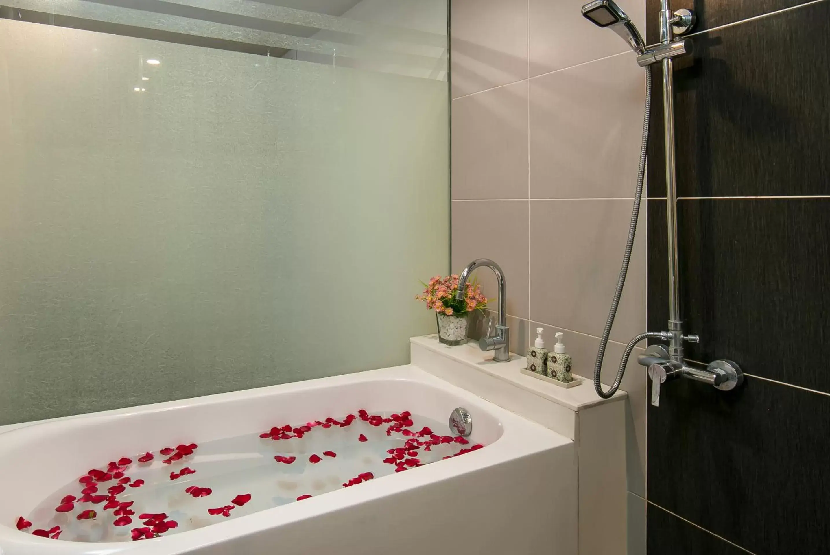 Bed, Bathroom in Hanoi Emotion Hotel