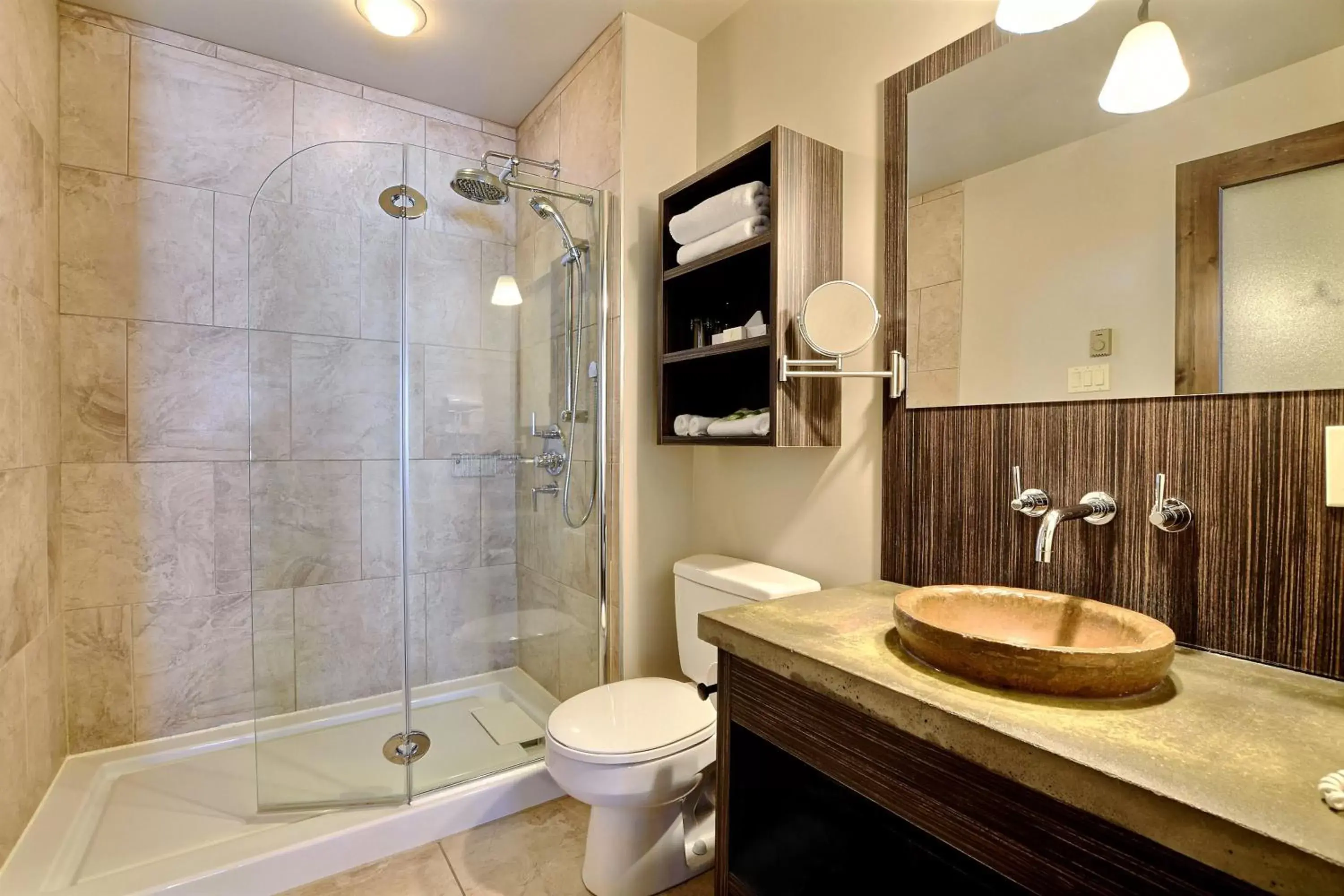 Bathroom in Les Condos Du Lac Taureau- Rooms & Condos