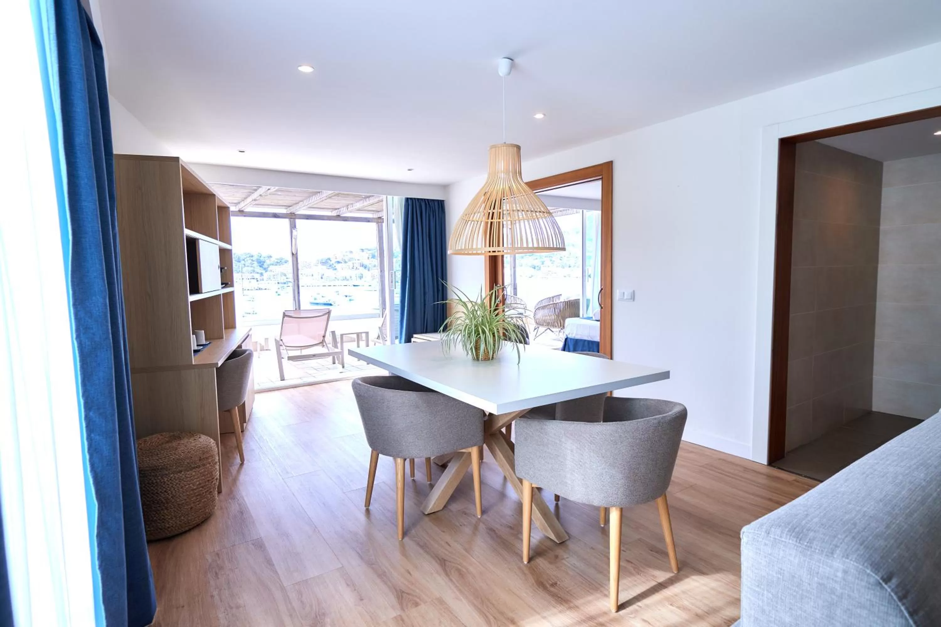 Dining area in Los Geranios