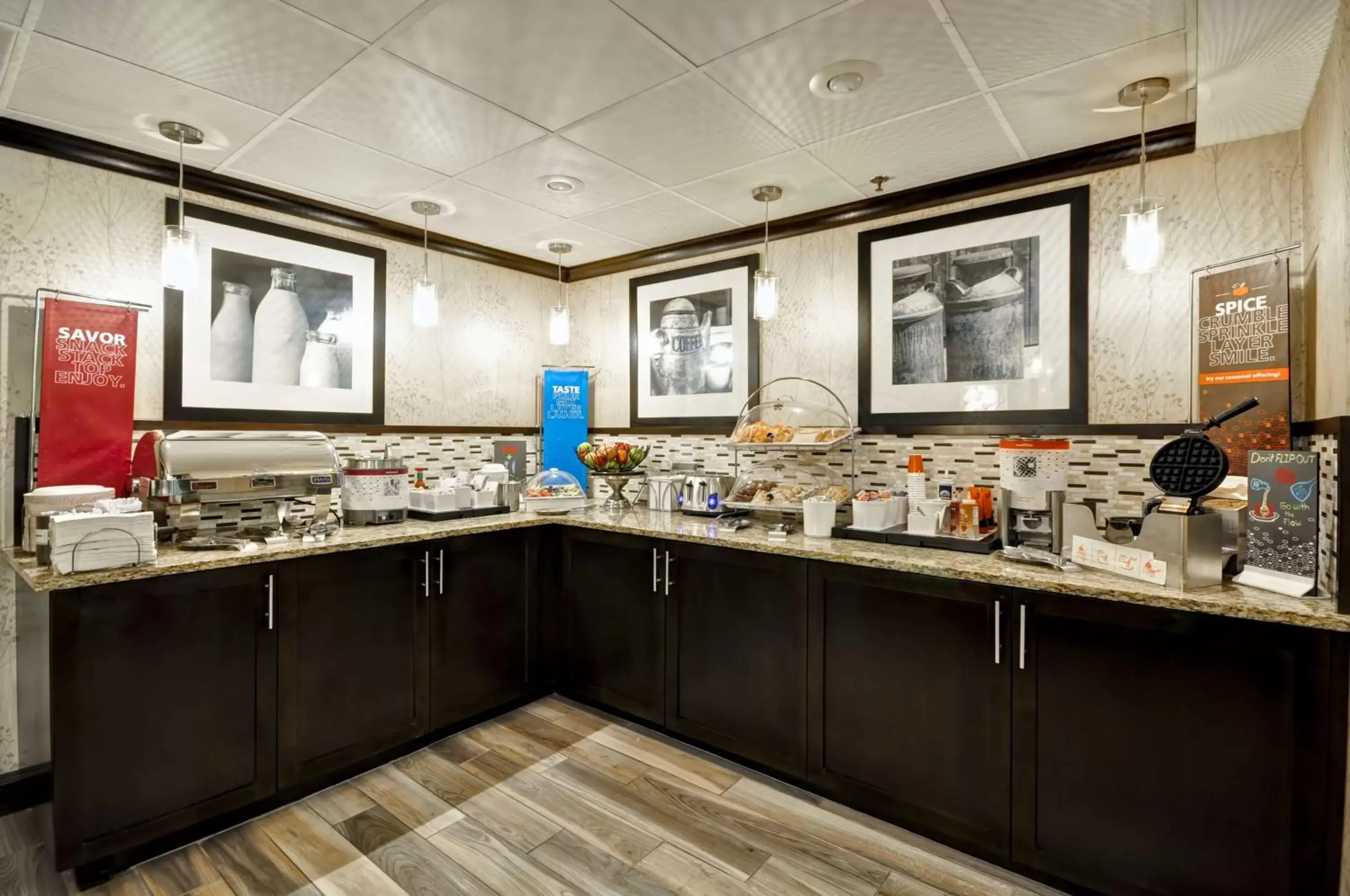 Dining area, Restaurant/Places to Eat in Hampton Inn Kansas City - Airport