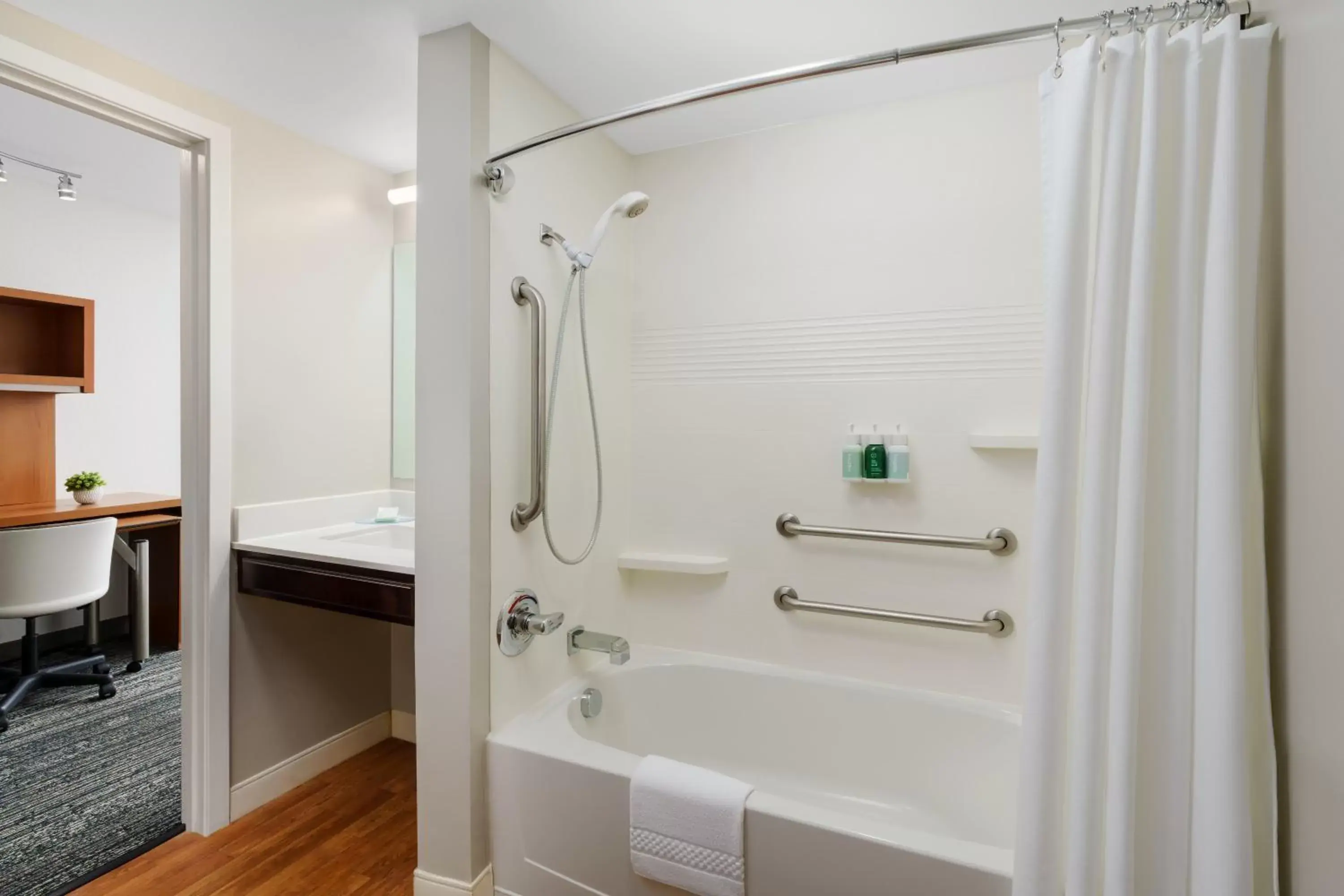 Bathroom in TownePlace Suites Manchester-Boston Regional Airport
