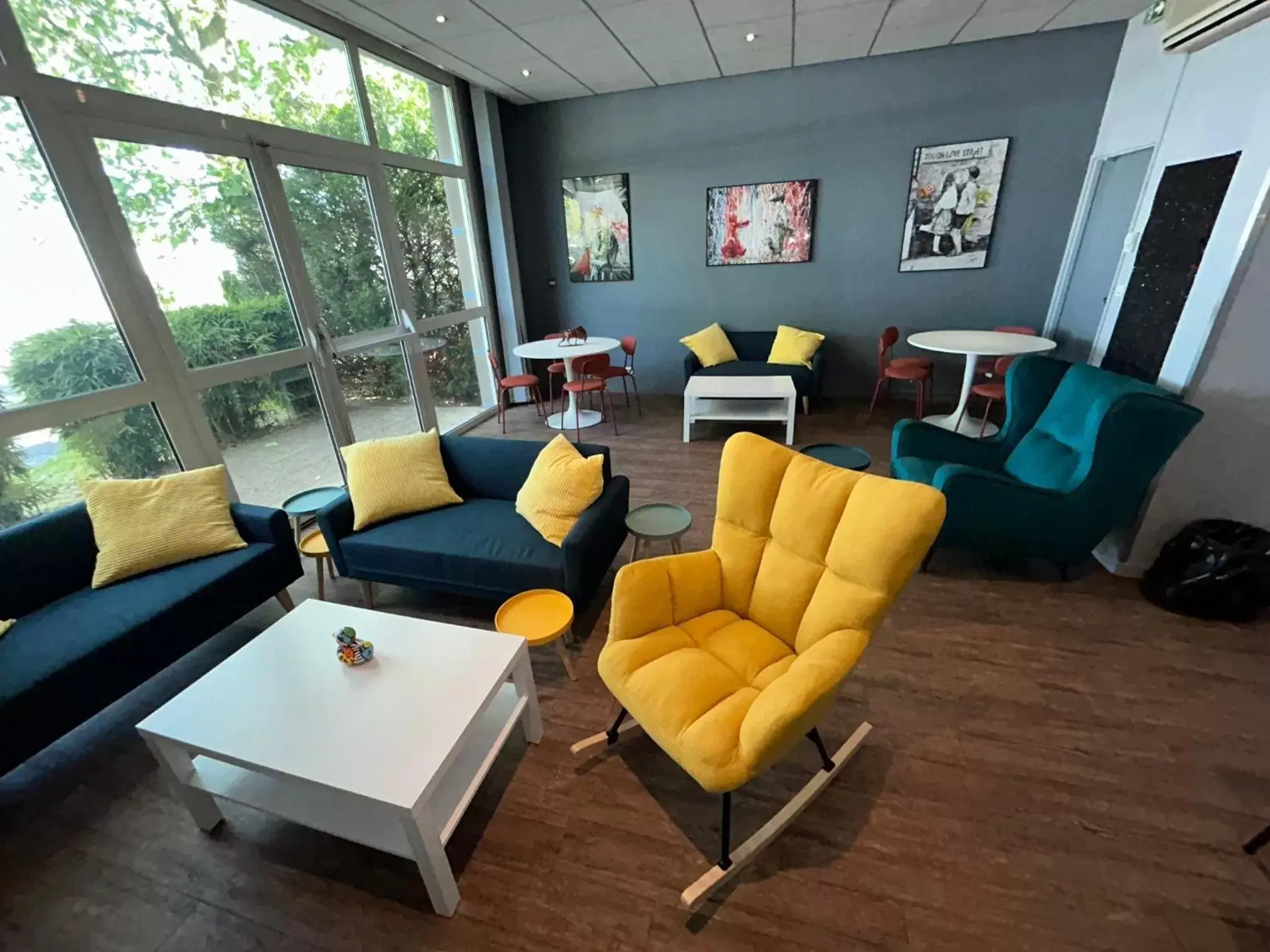 Seating area, Lounge/Bar in Kyriad Marne-La-Vallée Torcy